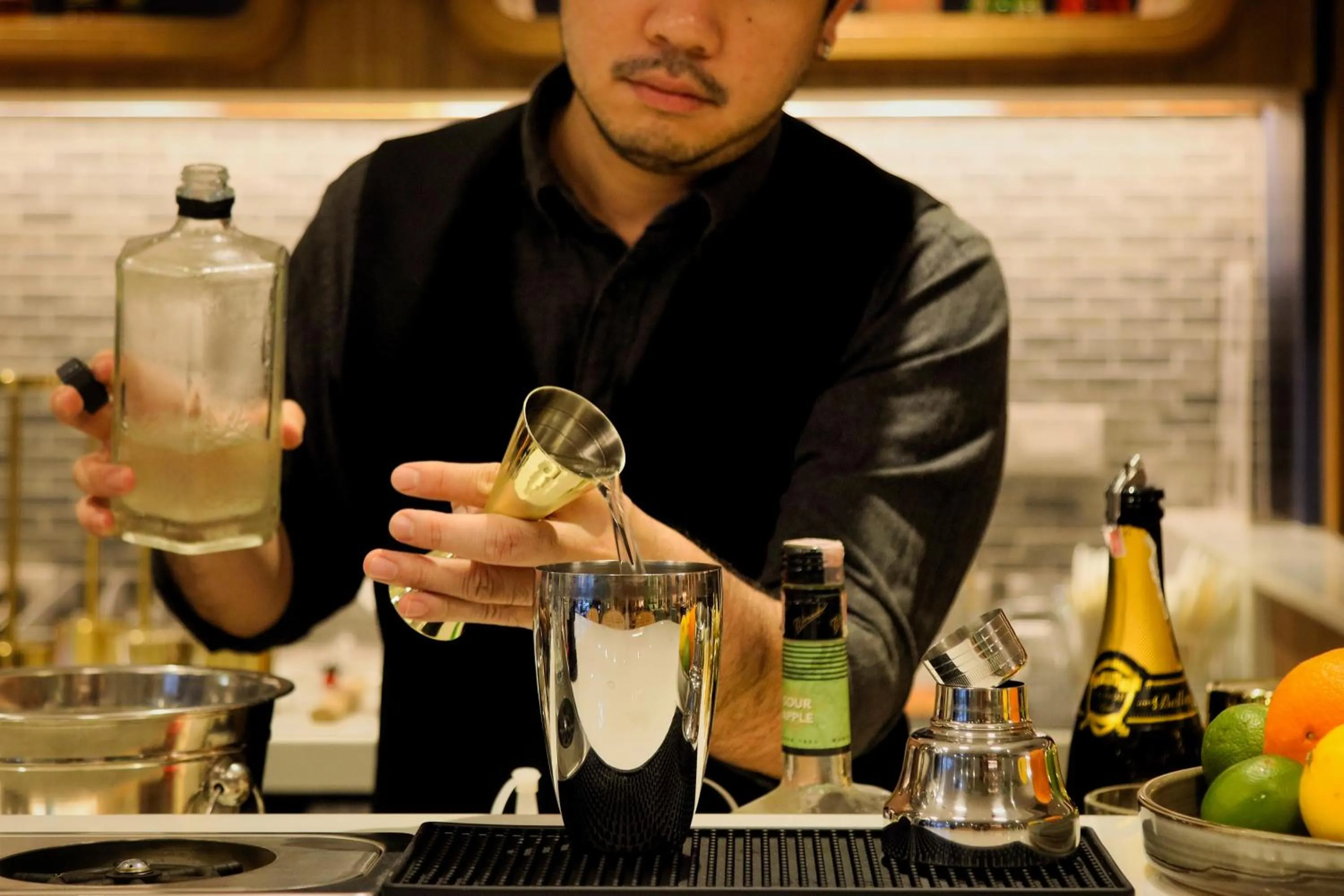 Lounge or bar in THEE Bangkok by TH District "newly renovated"