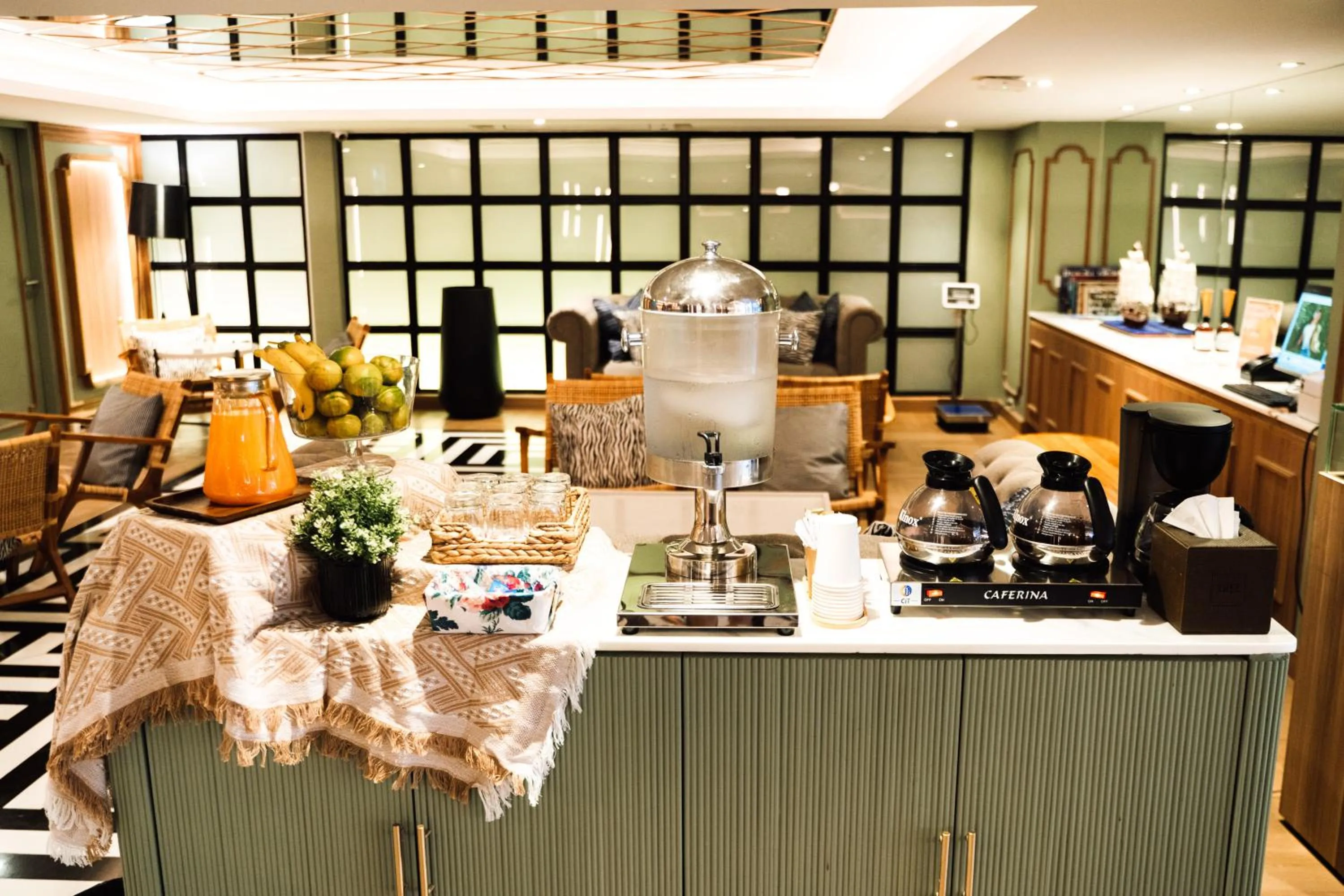 Food and drinks in THEE Bangkok by TH District "newly renovated"