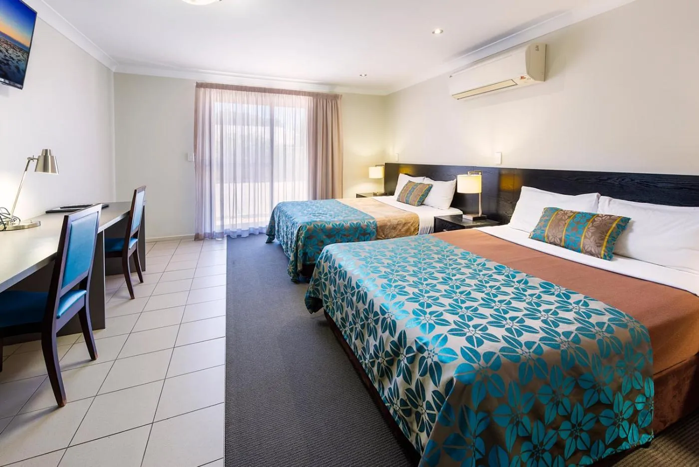 Bed in Royal Motel Miles