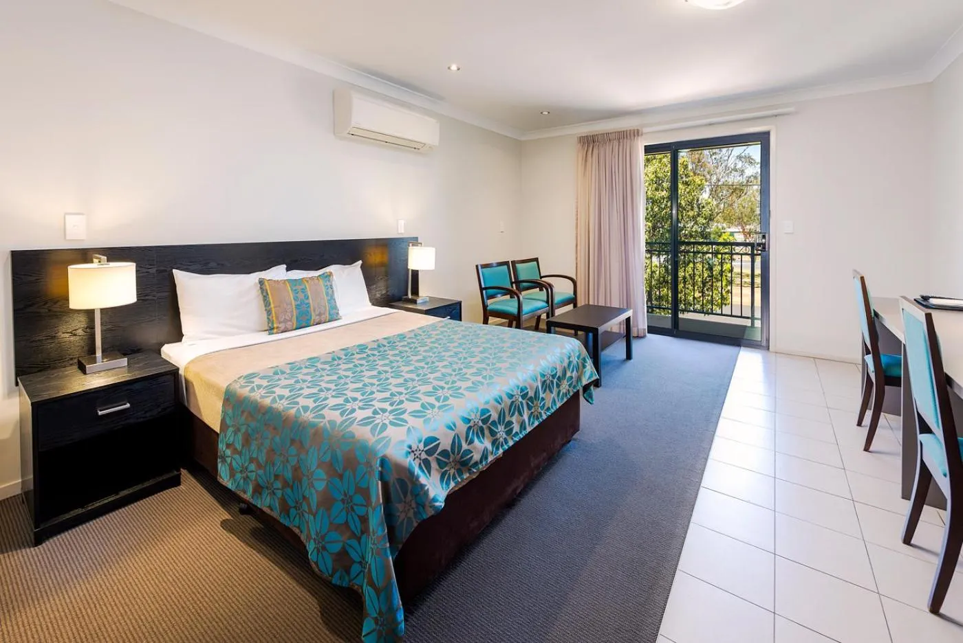 Bed in Royal Motel Miles