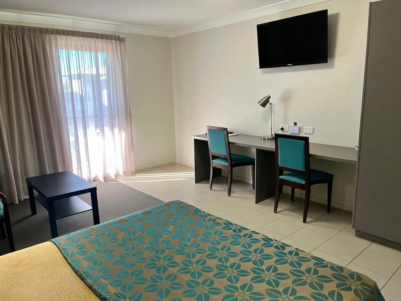 Bed in Royal Motel Miles