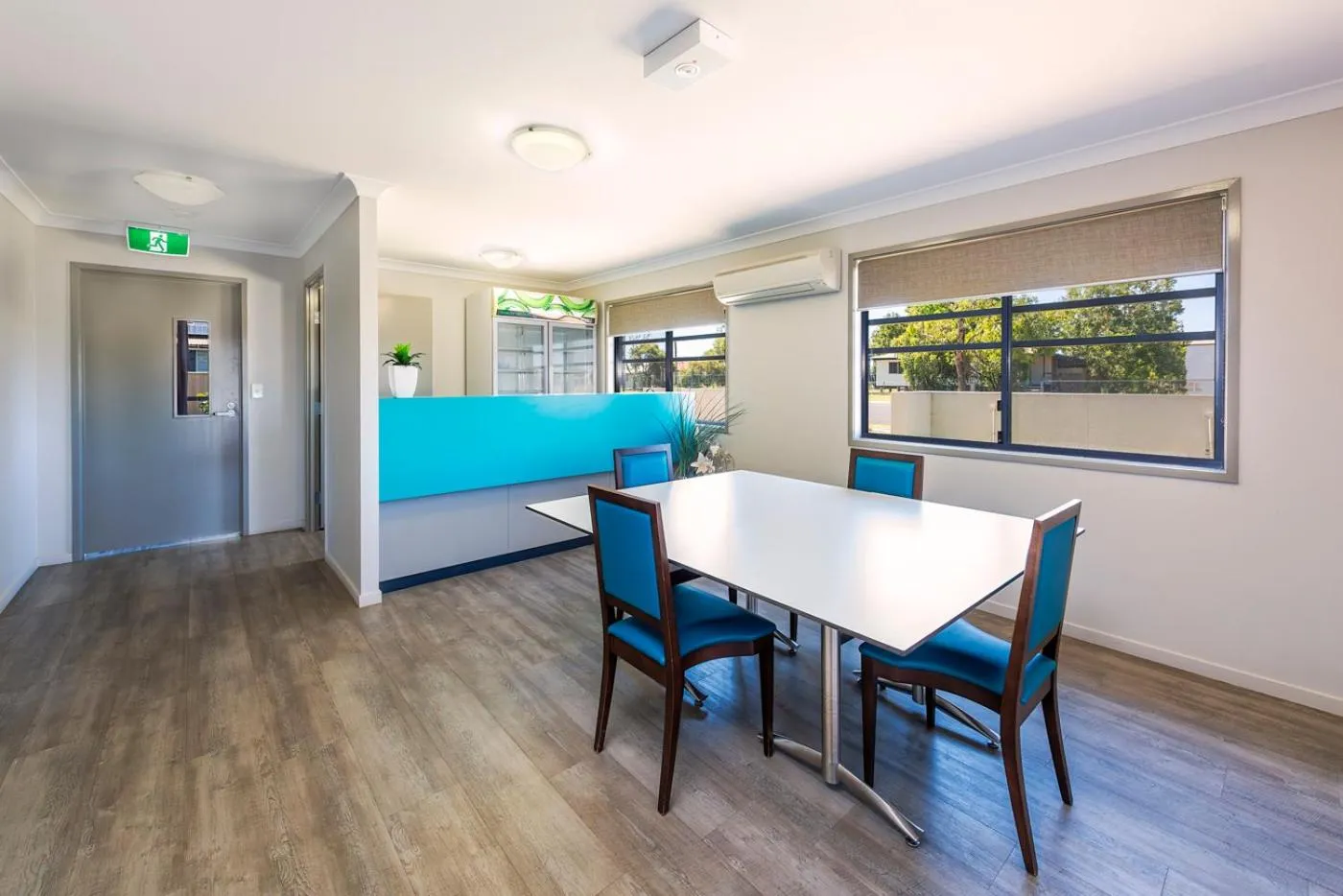 Meeting/conference room, Bed in Royal Motel Miles