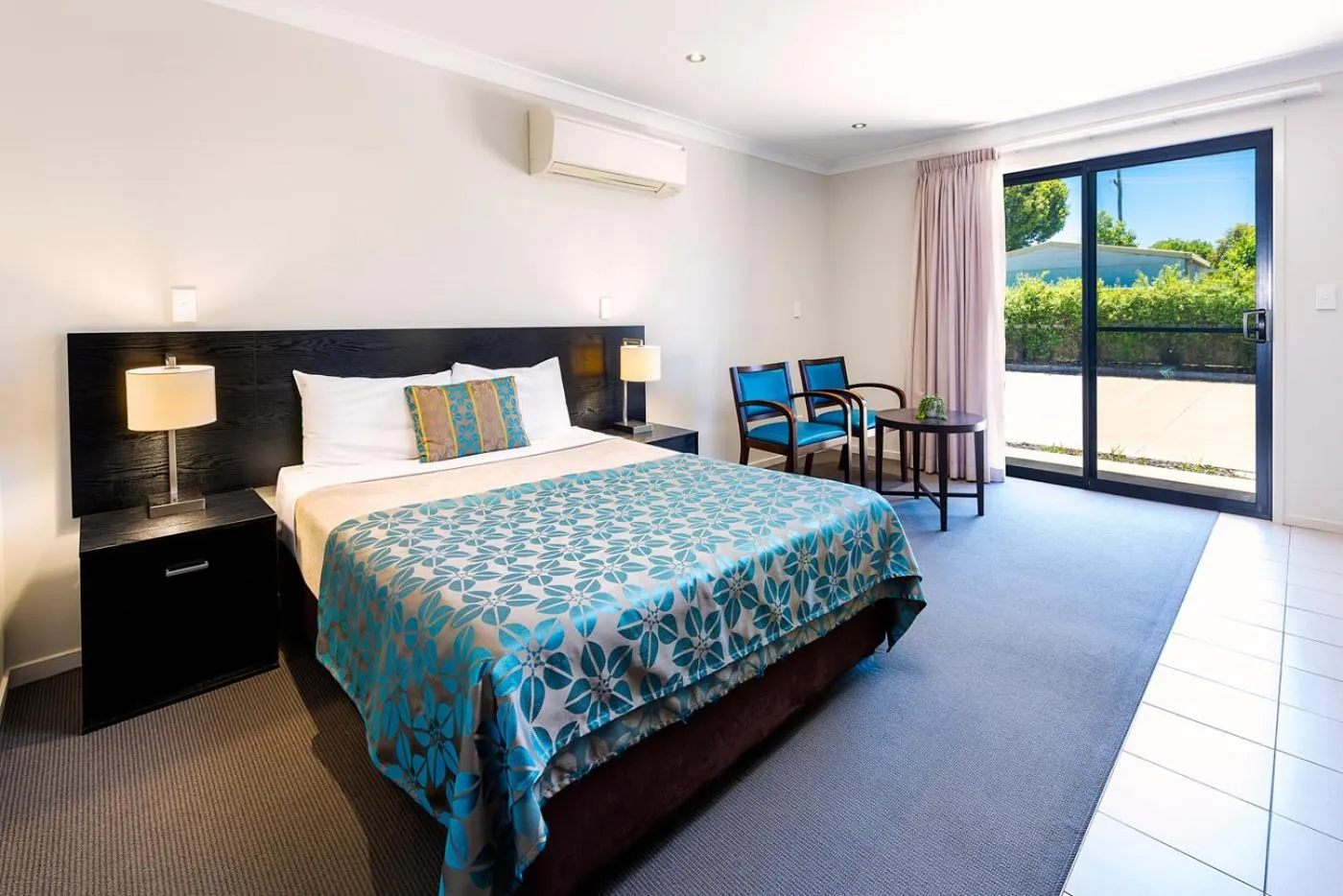 Bed in Royal Motel Miles