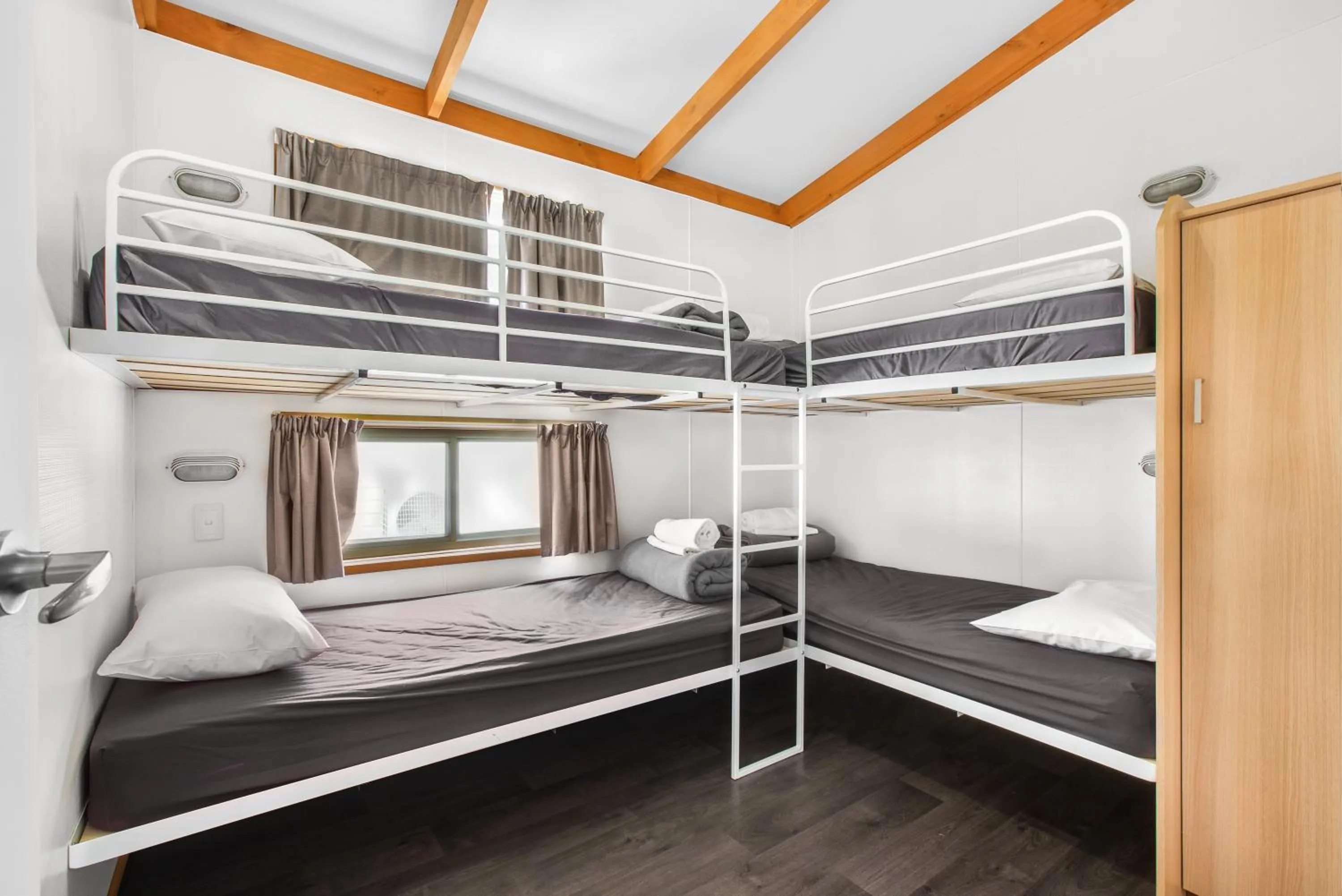 Bed in Breeze Holiday Parks - Halls Gap