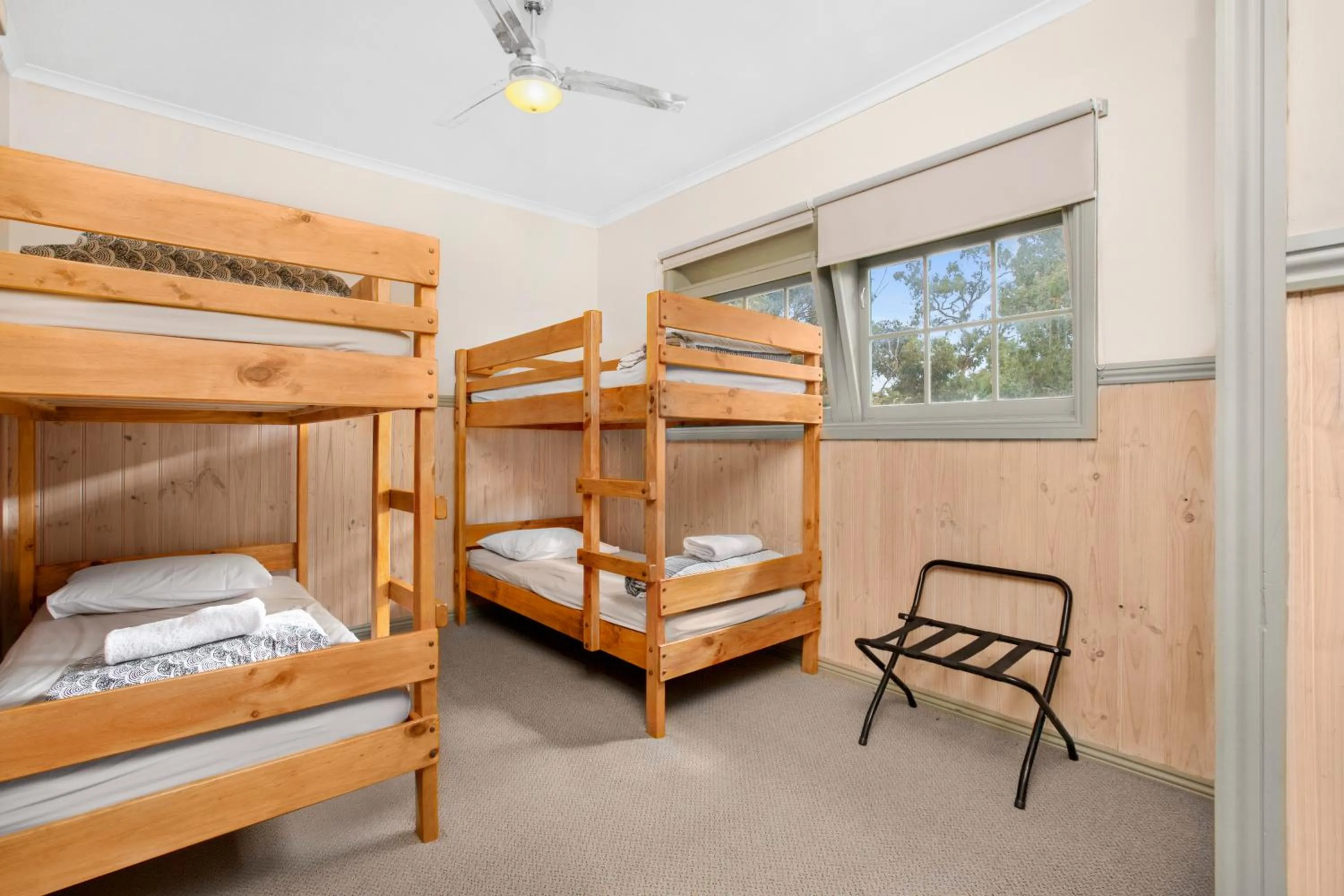 Bed in Breeze Holiday Parks - Halls Gap