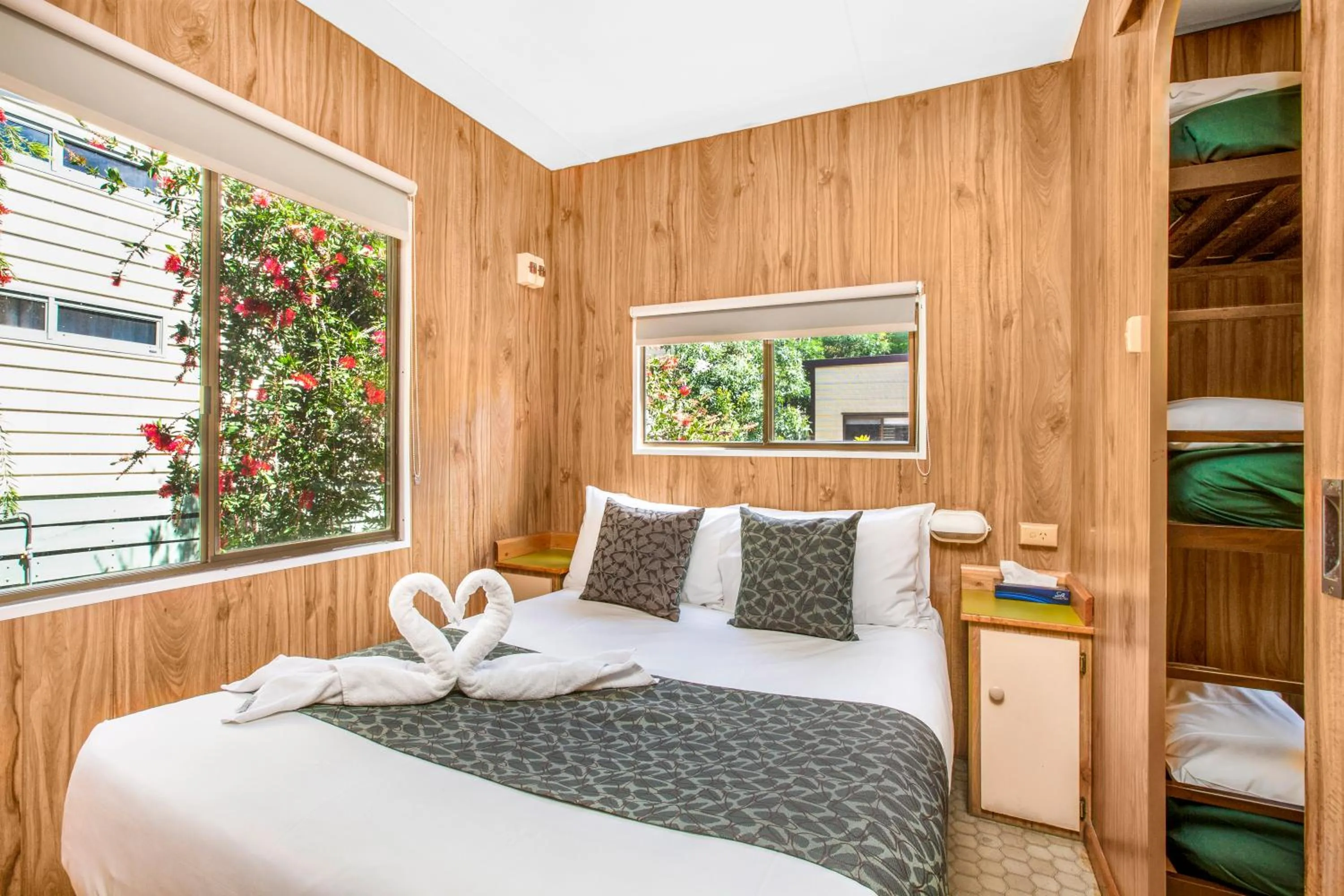 Bed in Breeze Holiday Parks - Halls Gap