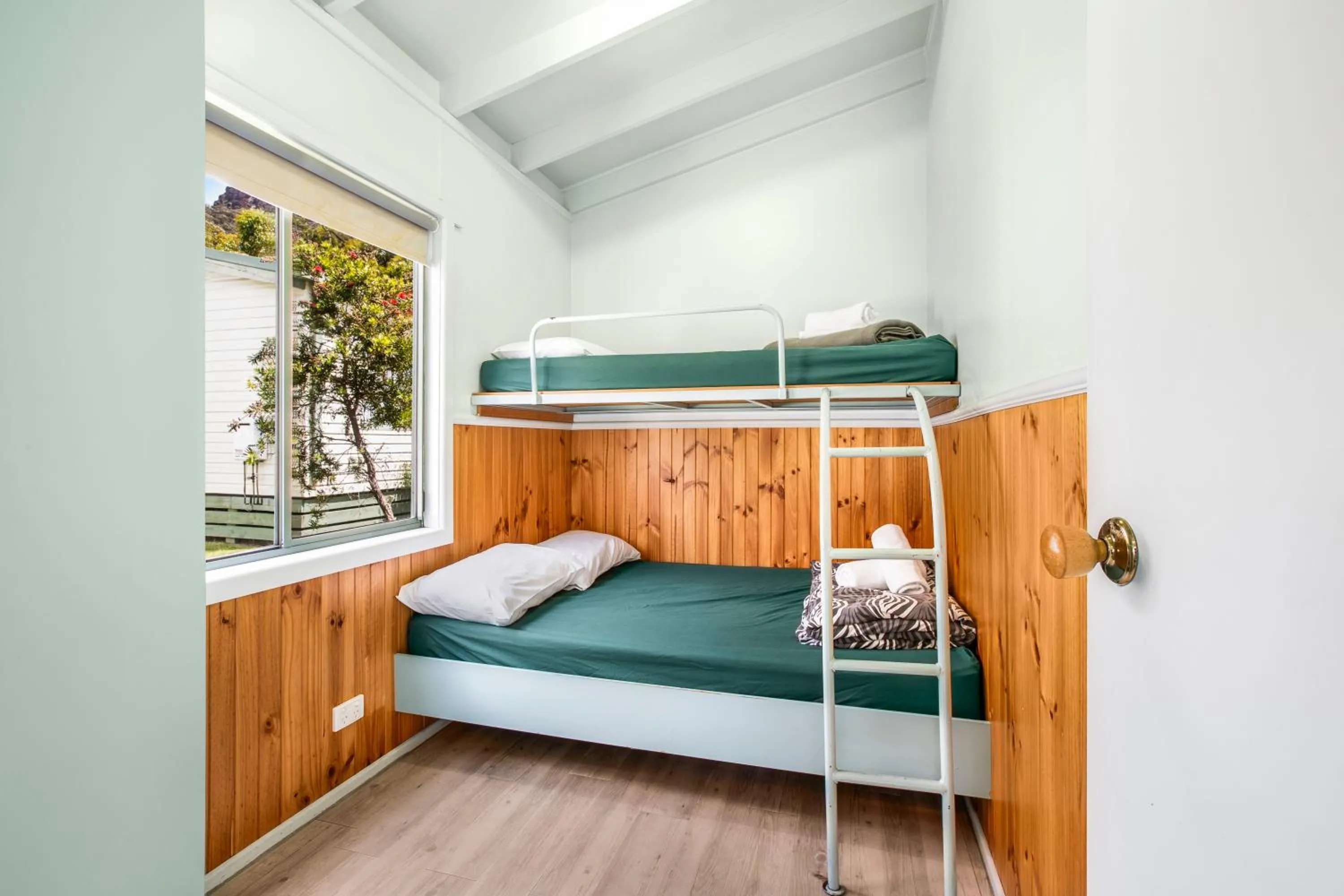 Bed in Breeze Holiday Parks - Halls Gap