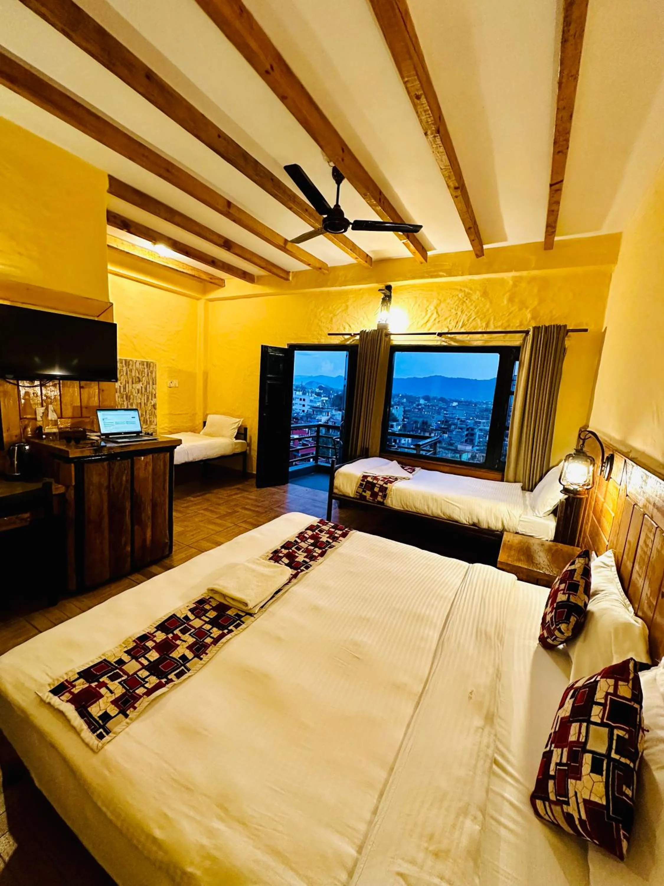 Communal lounge/ TV room in Hotel Tourist Residency