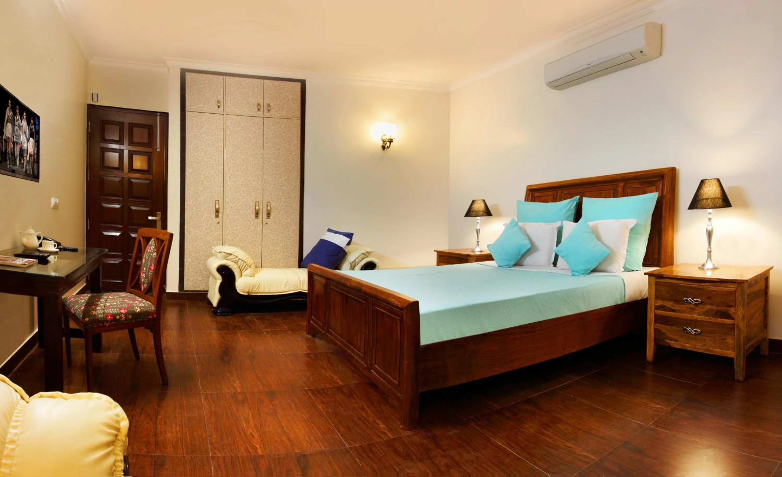 Bedroom, Bed in Perch Arbor Suites