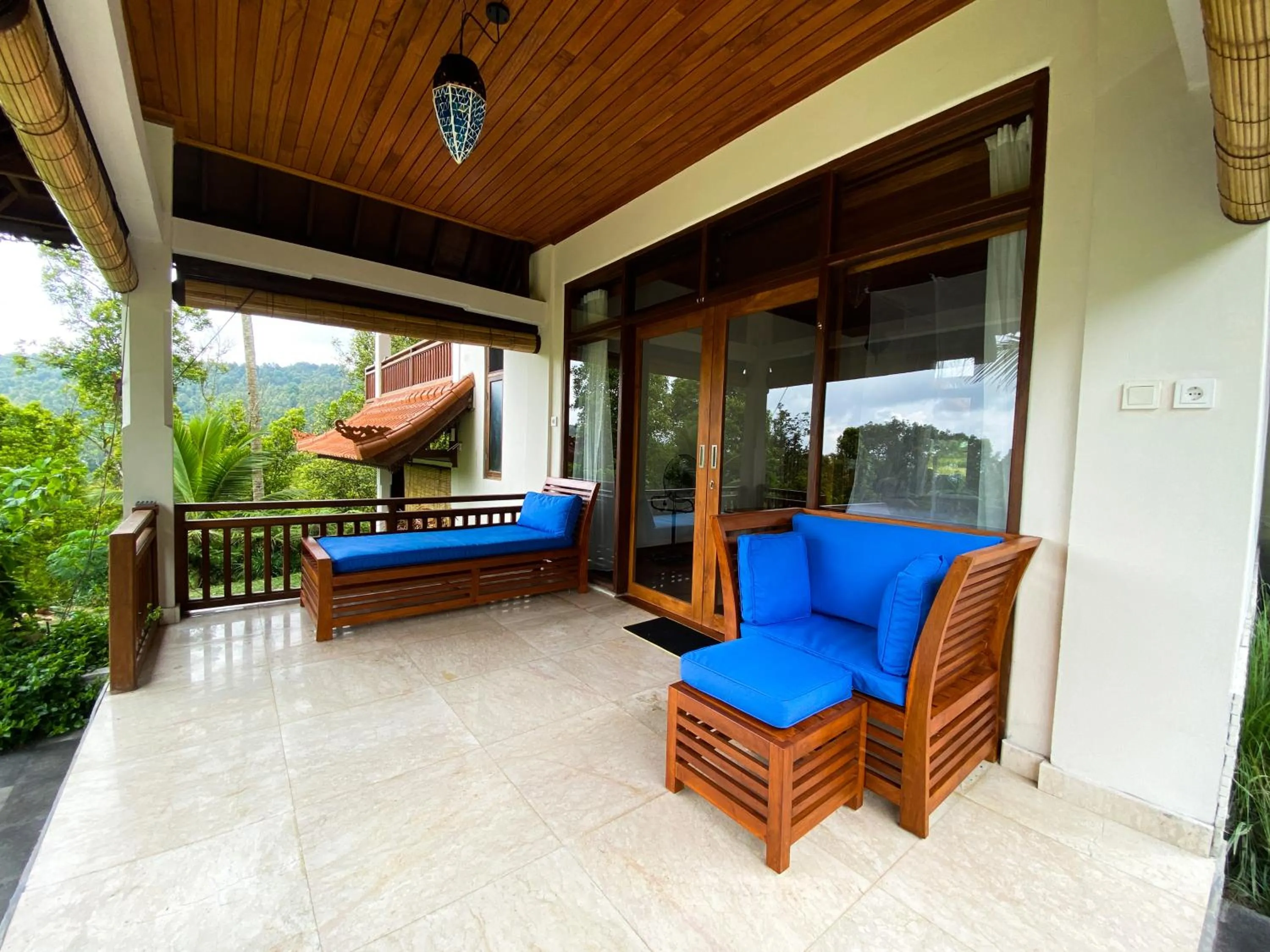 Day in Lesong Hotel and Restaurant