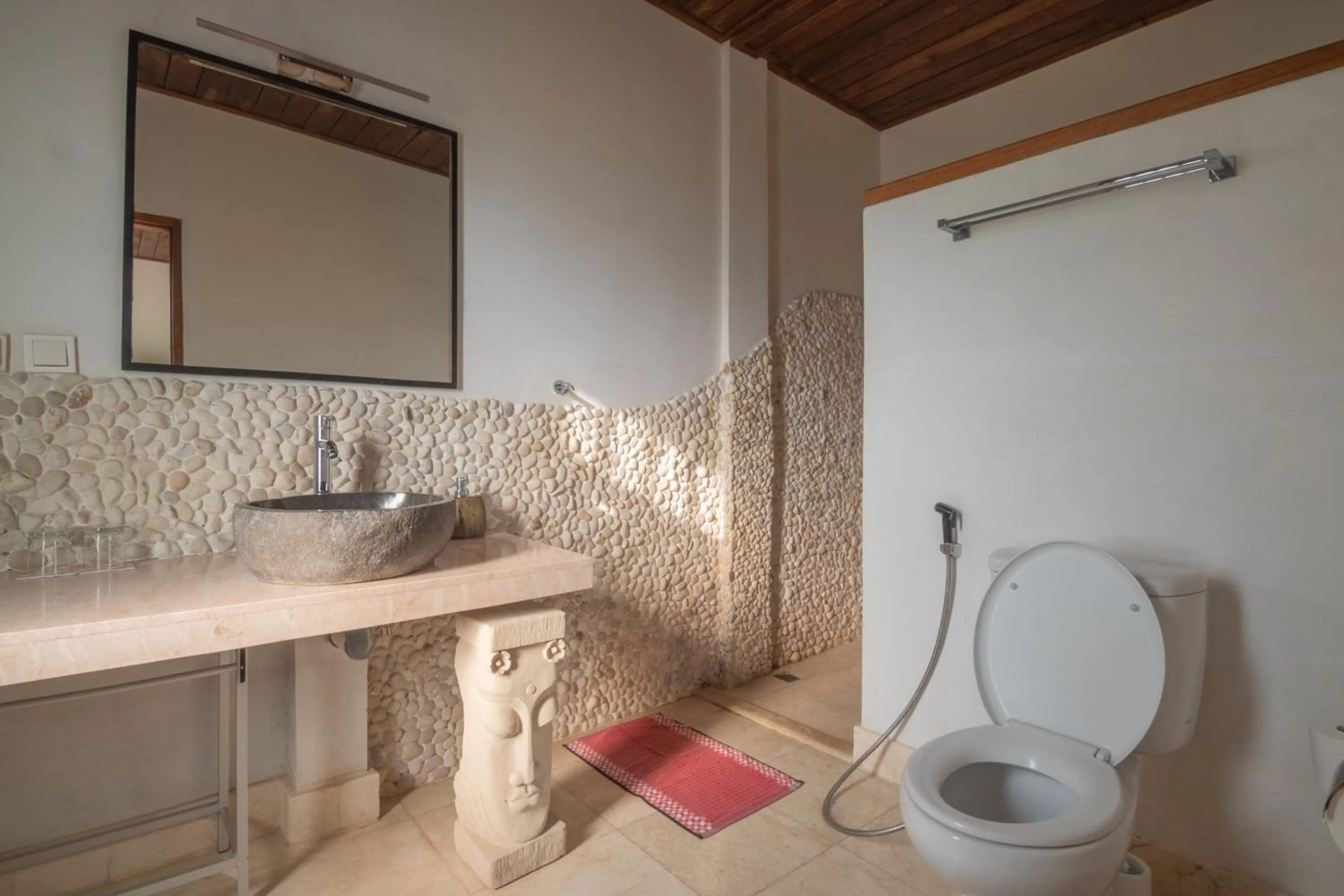 Shower in Lesong Hotel and Restaurant