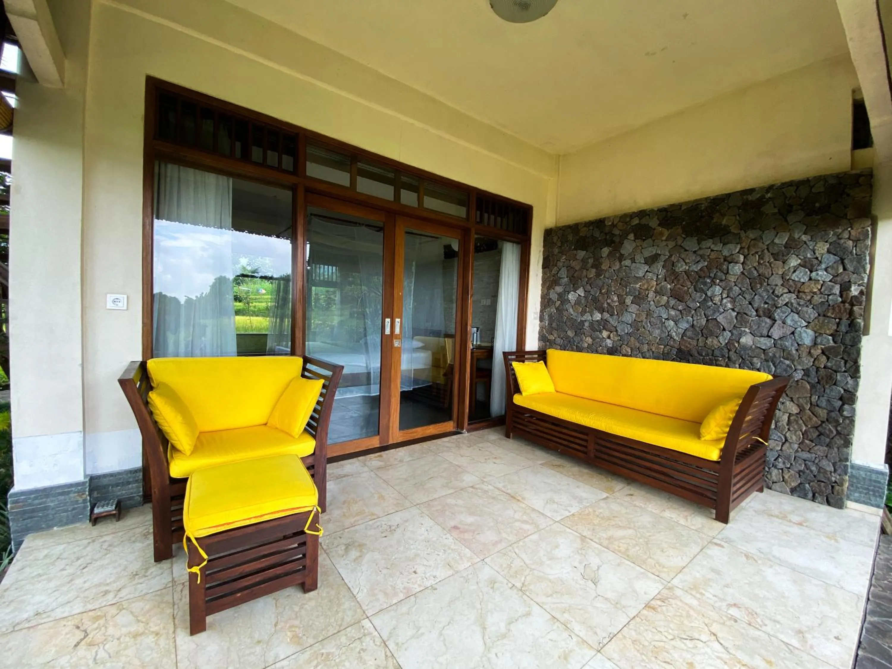 Patio in Lesong Hotel and Restaurant