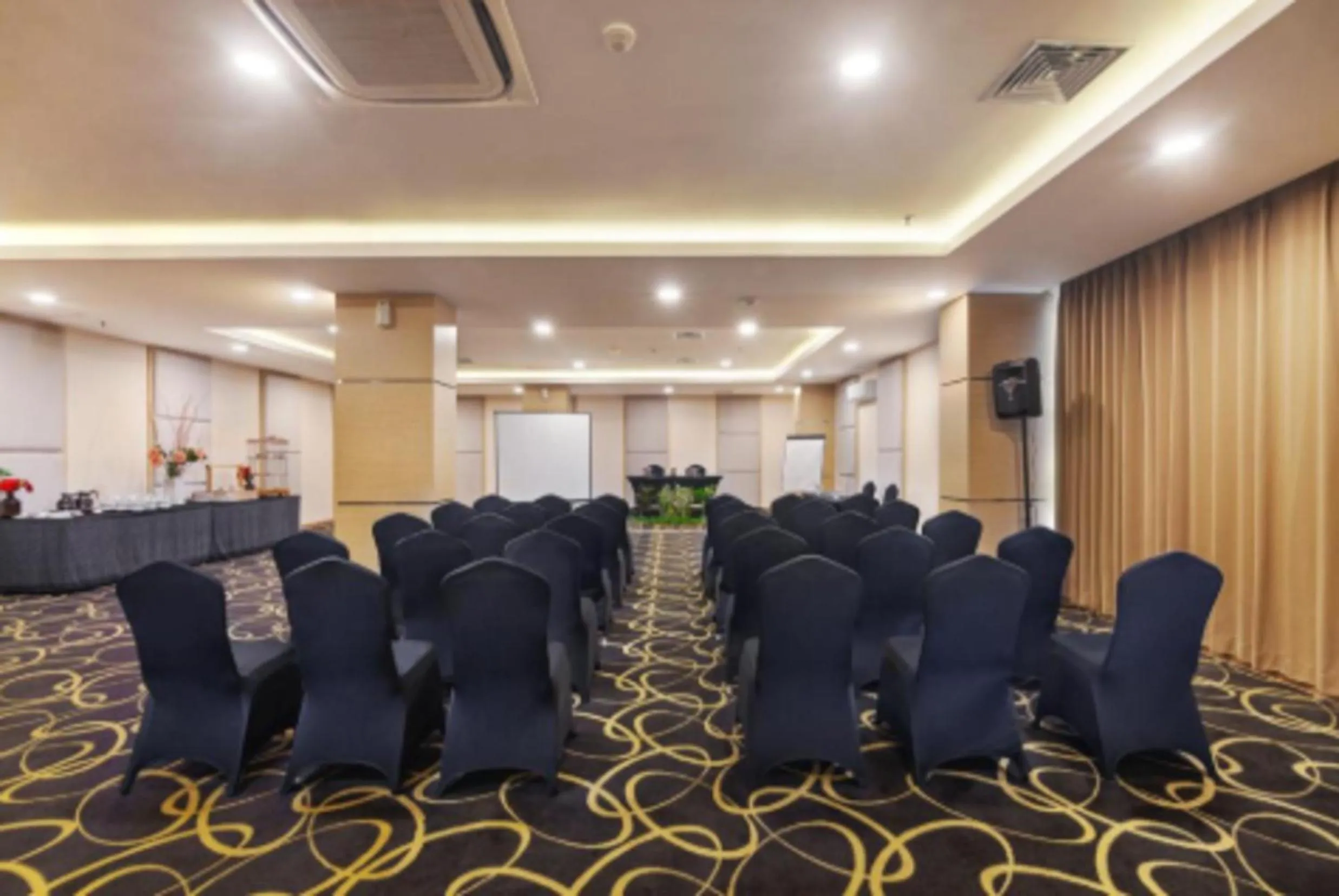 Meeting/conference room in Quest Hotel Darmo - Surabaya by ASTON