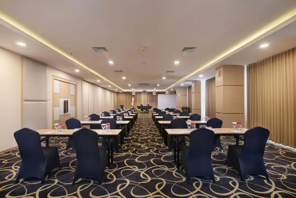 Meeting/conference room in Quest Hotel Darmo - Surabaya by ASTON