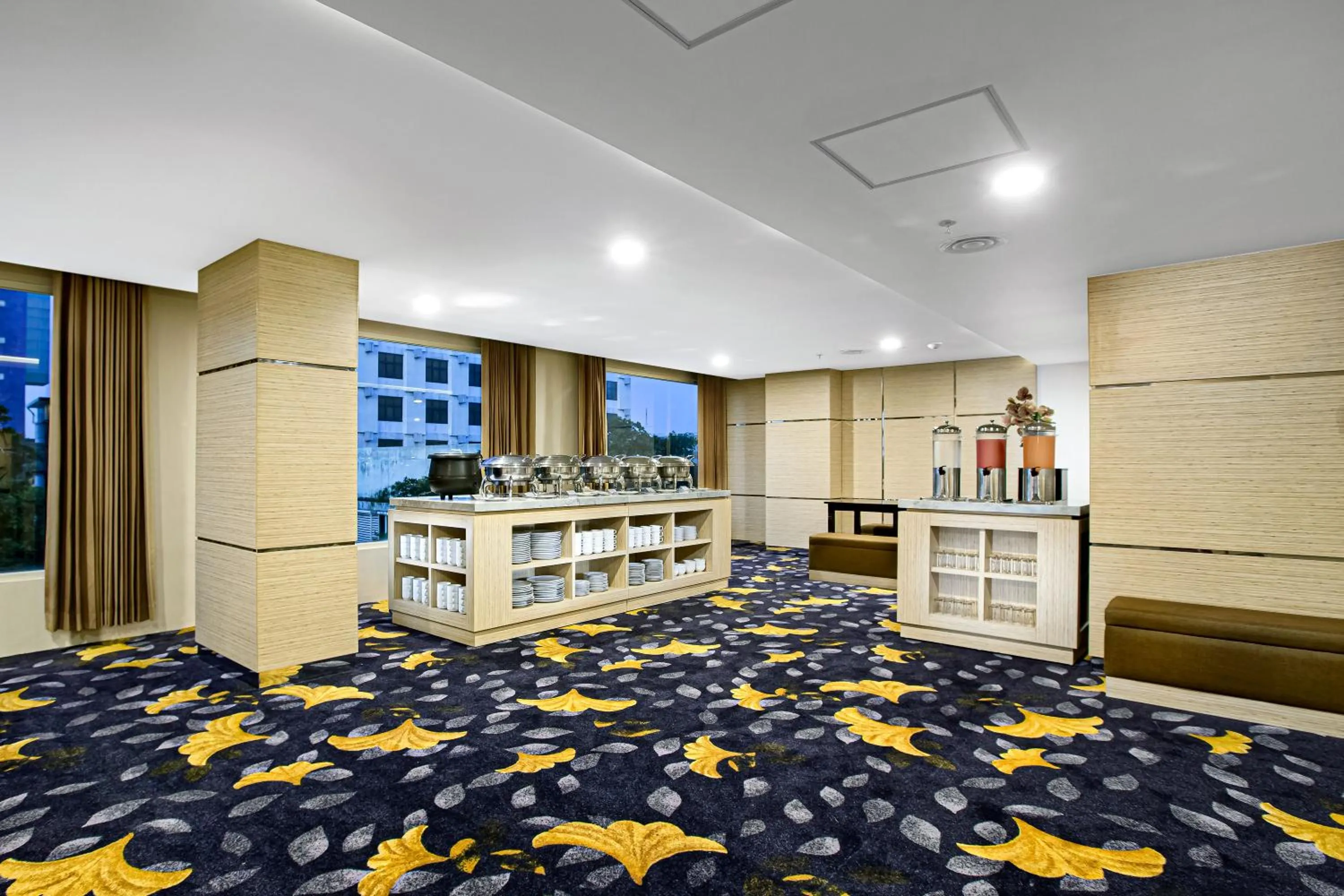 Bed in Quest Hotel Darmo - Surabaya by ASTON