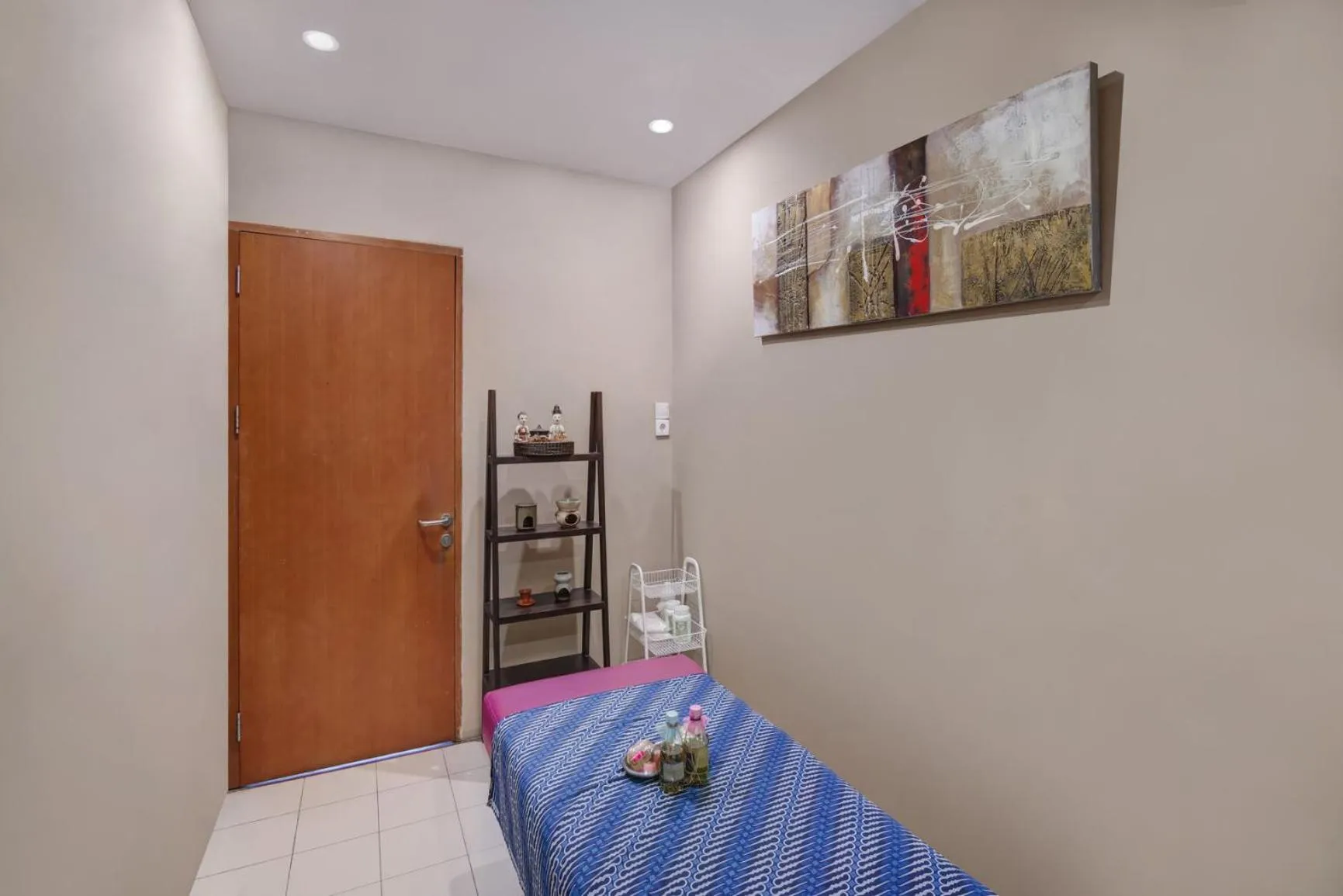 Spa and wellness centre/facilities, Bed in Quest Hotel Darmo - Surabaya by ASTON