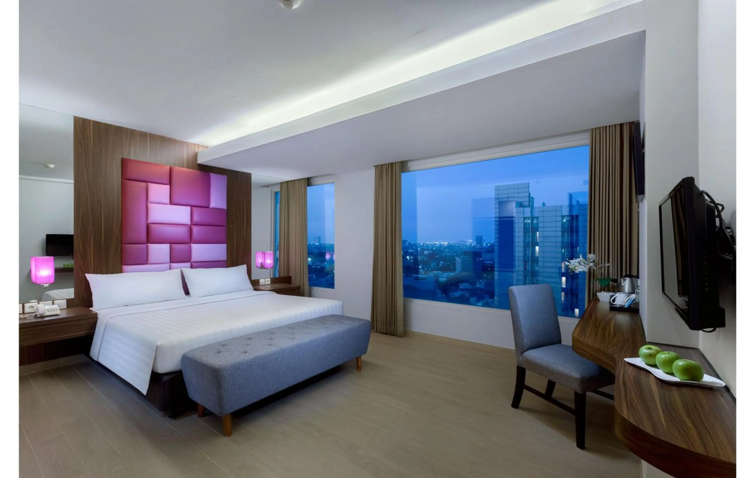 Bed in Quest Hotel Darmo - Surabaya by ASTON