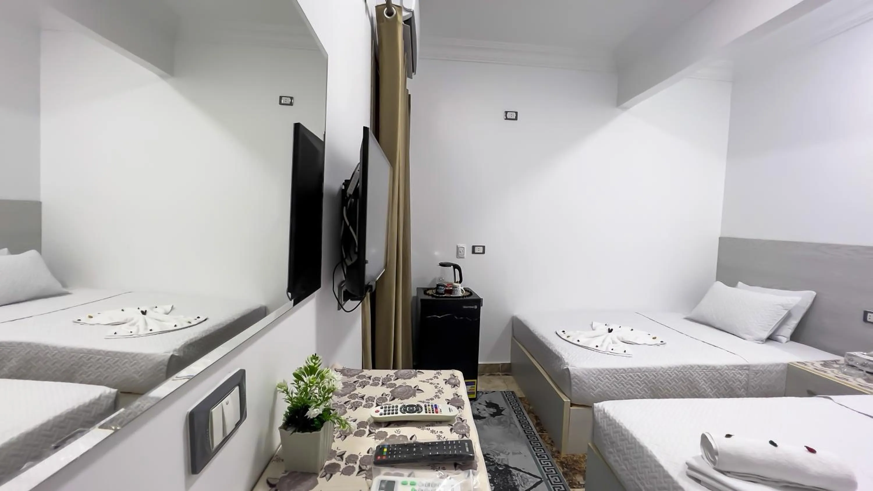 Bed in AlaskaPyramidsView