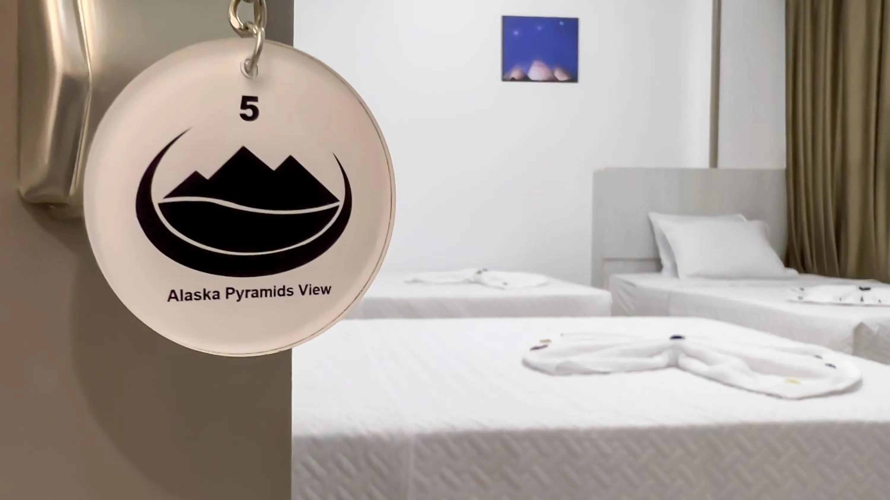 Bed in AlaskaPyramidsView