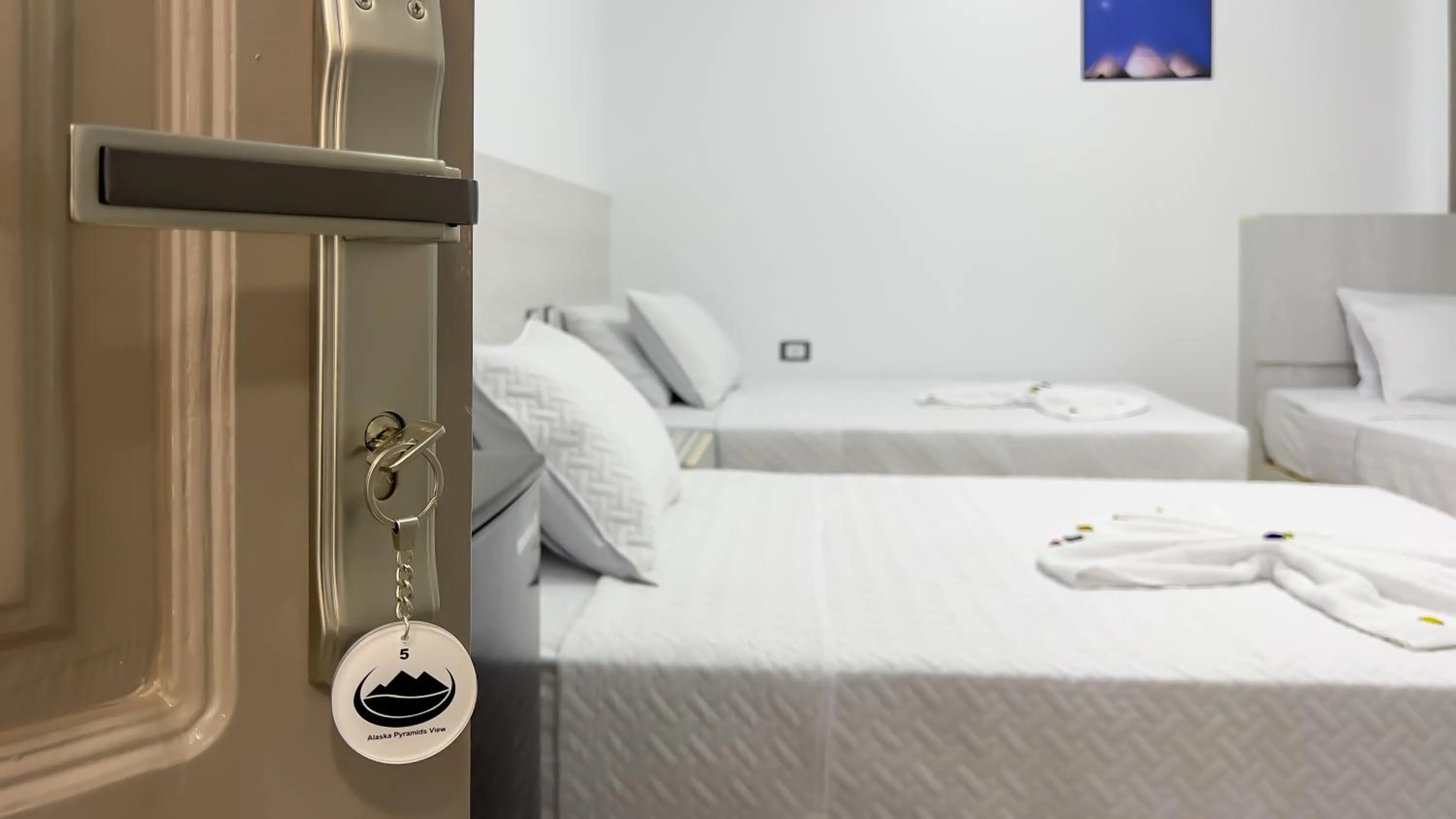 Bed in AlaskaPyramidsView