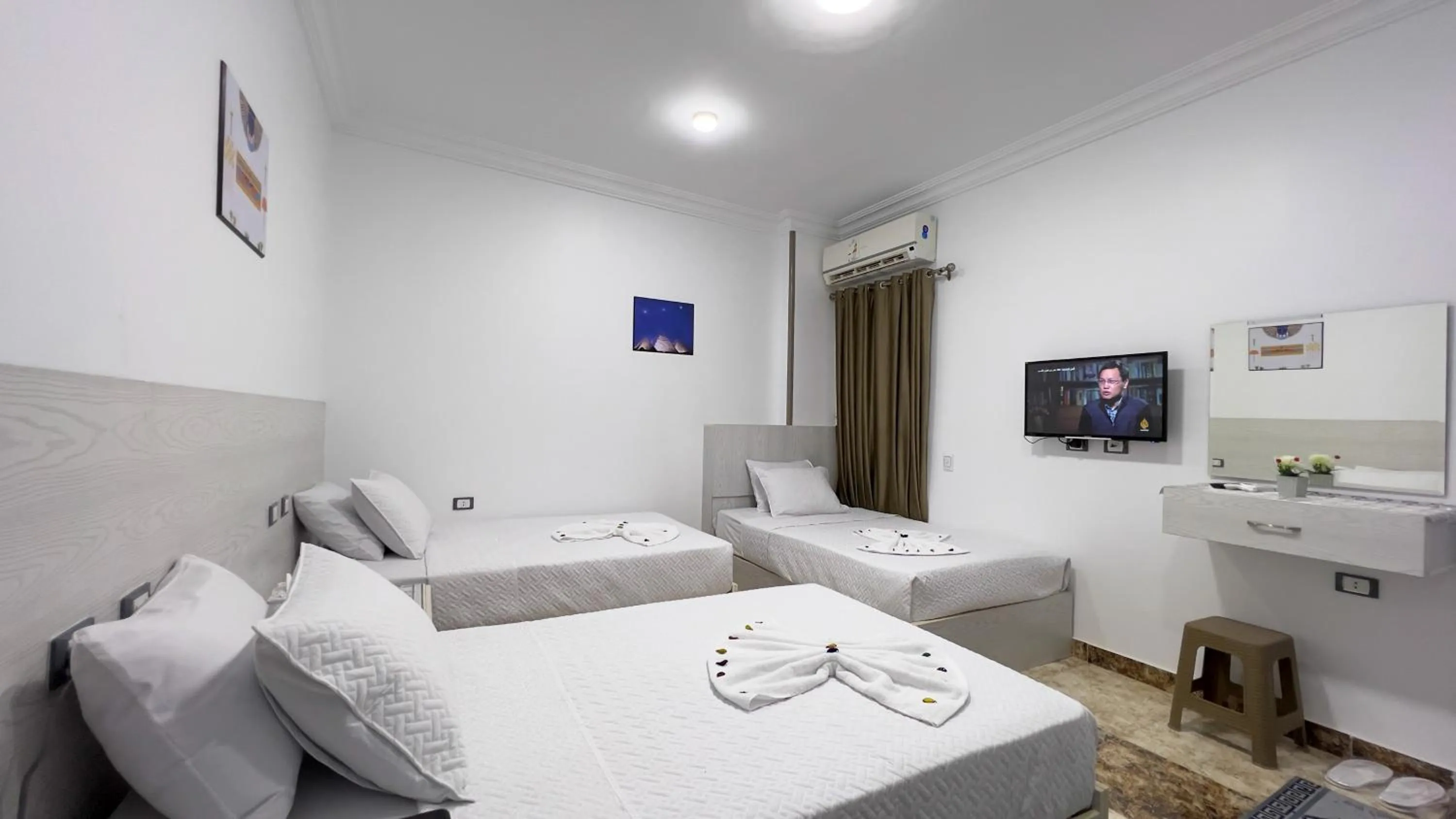 Bed in AlaskaPyramidsView