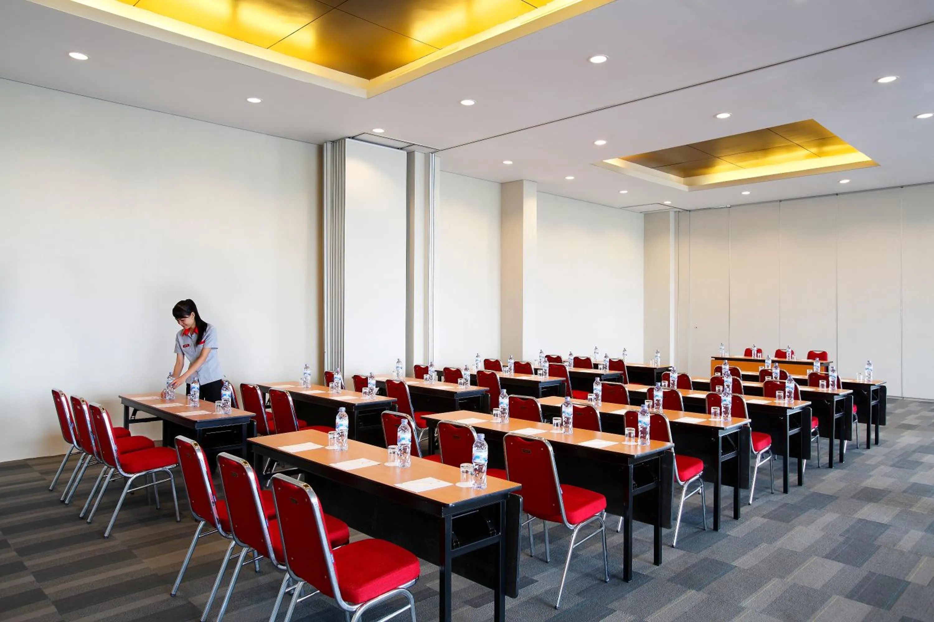Business facilities in Amaris Hotel Palembang