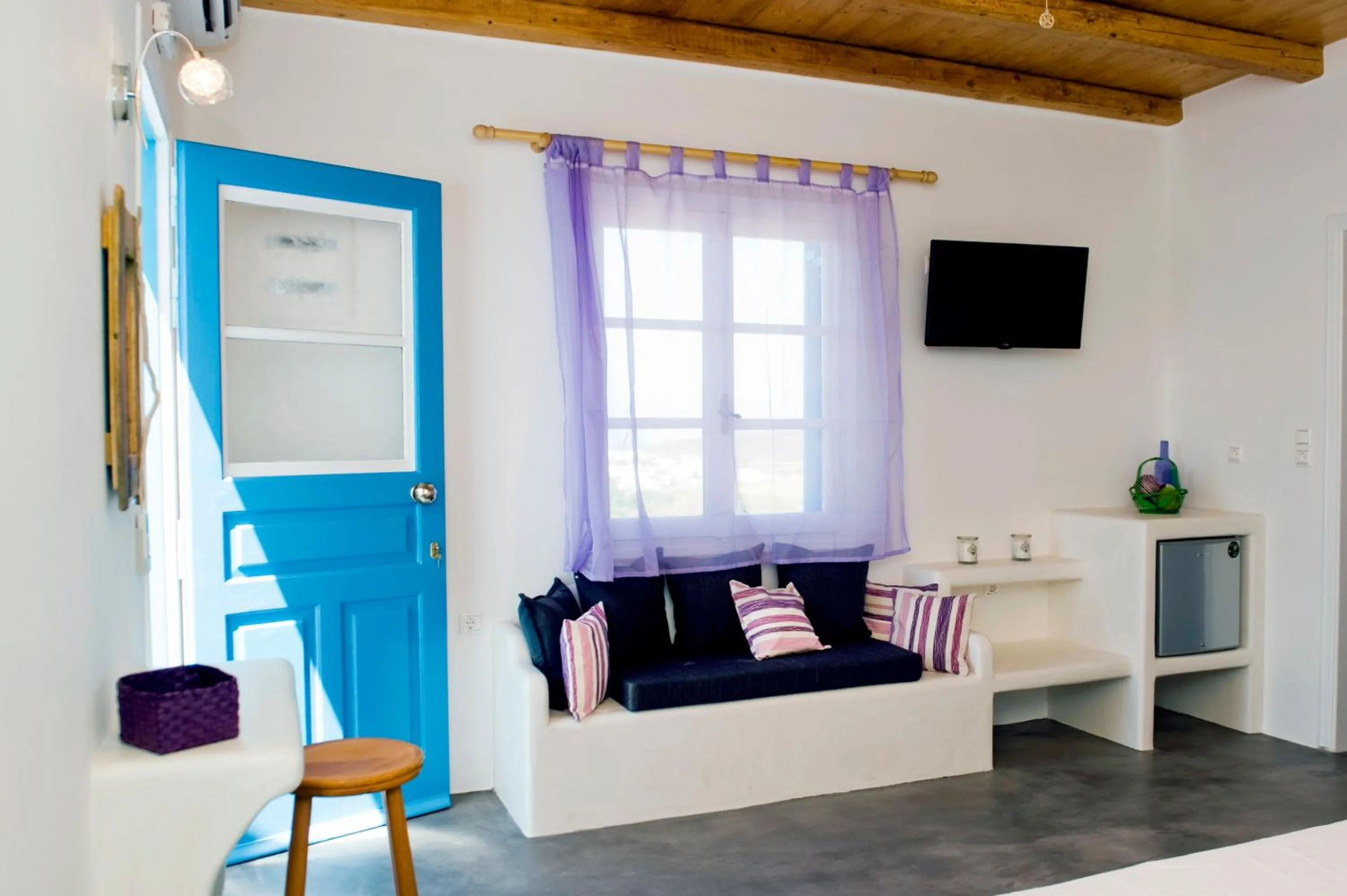 Seating area, Bed in Eiriana Luxury Suites