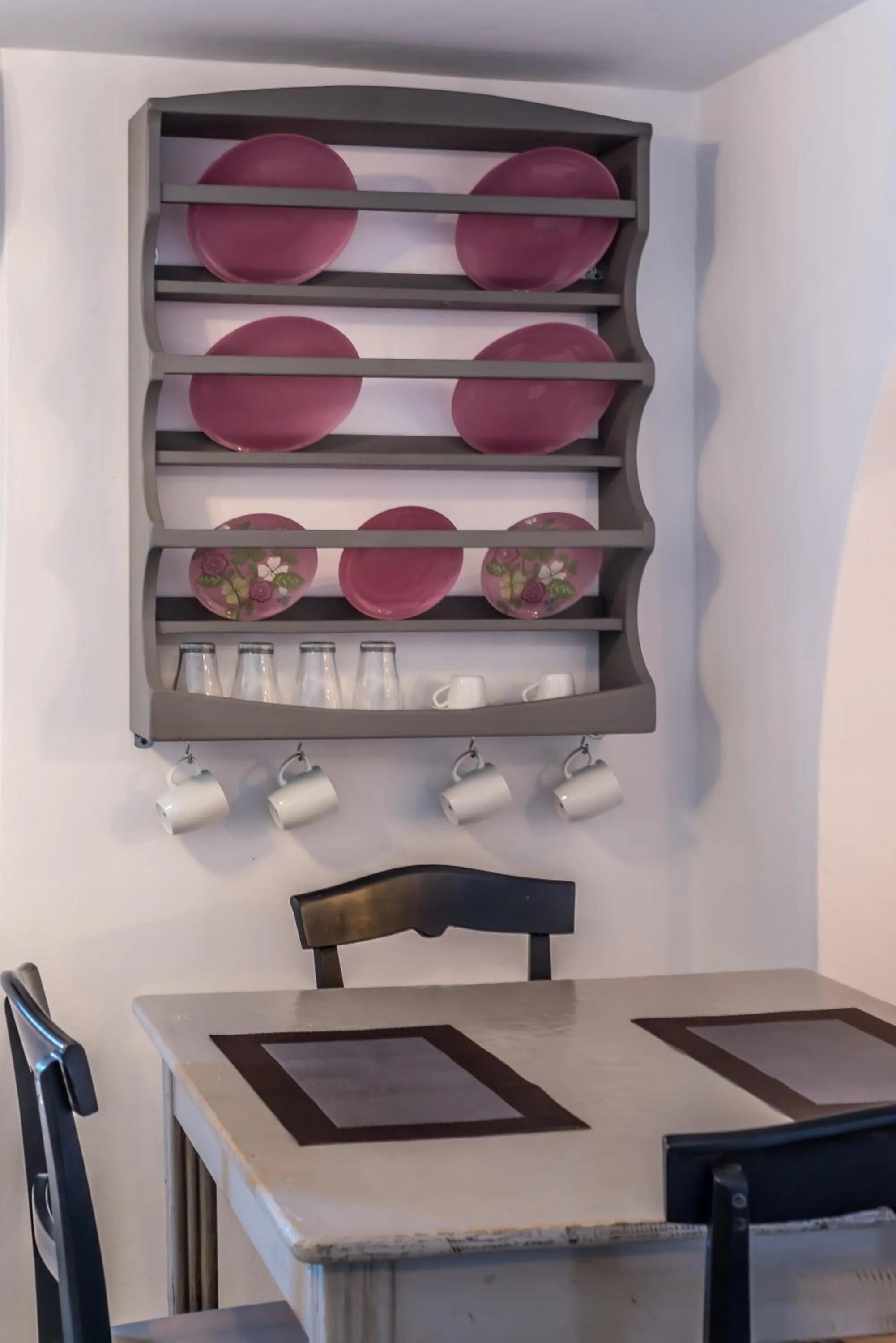 Food and drinks in Eiriana Luxury Suites