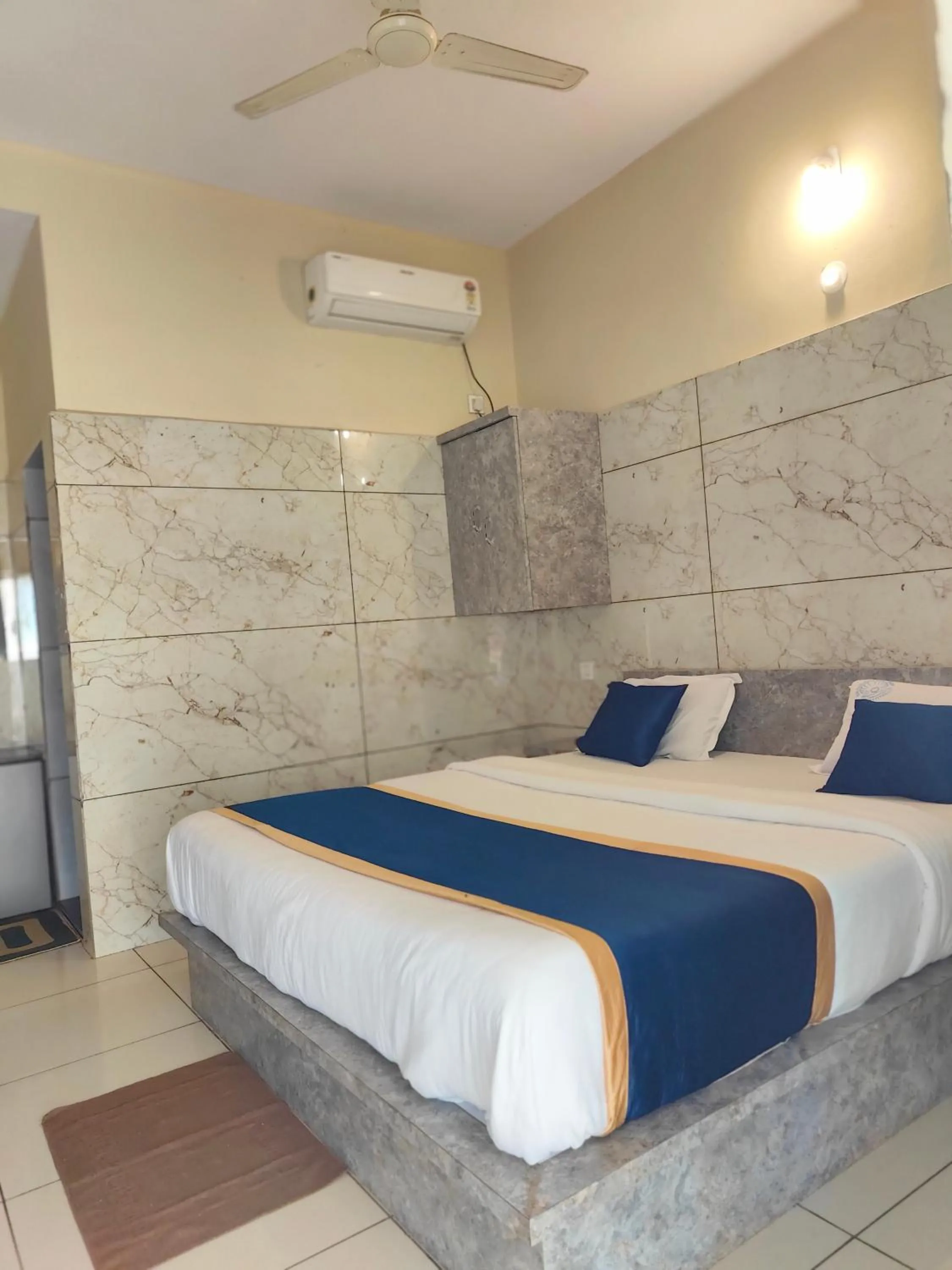 Bed in Blue Pearl Beach Guest House