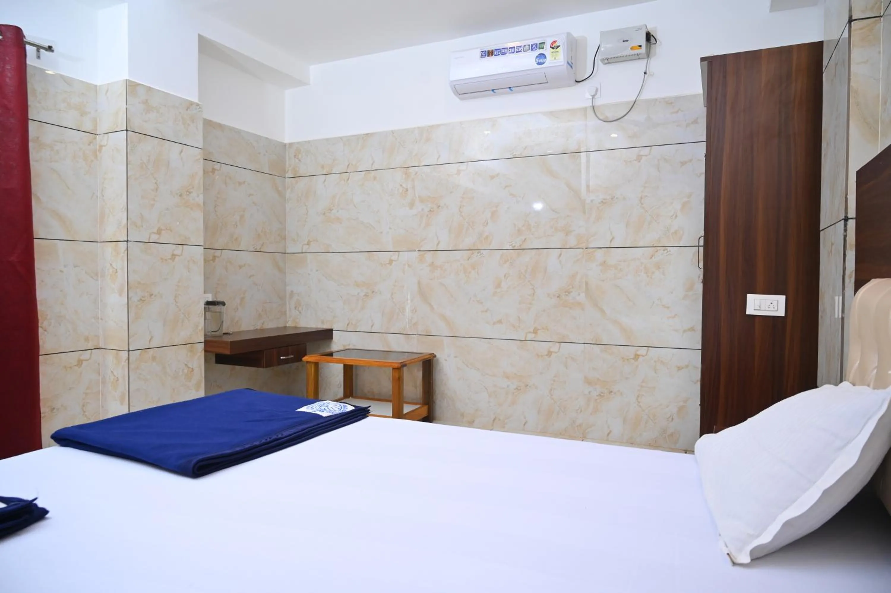 Bed in Blue Pearl Beach Guest House