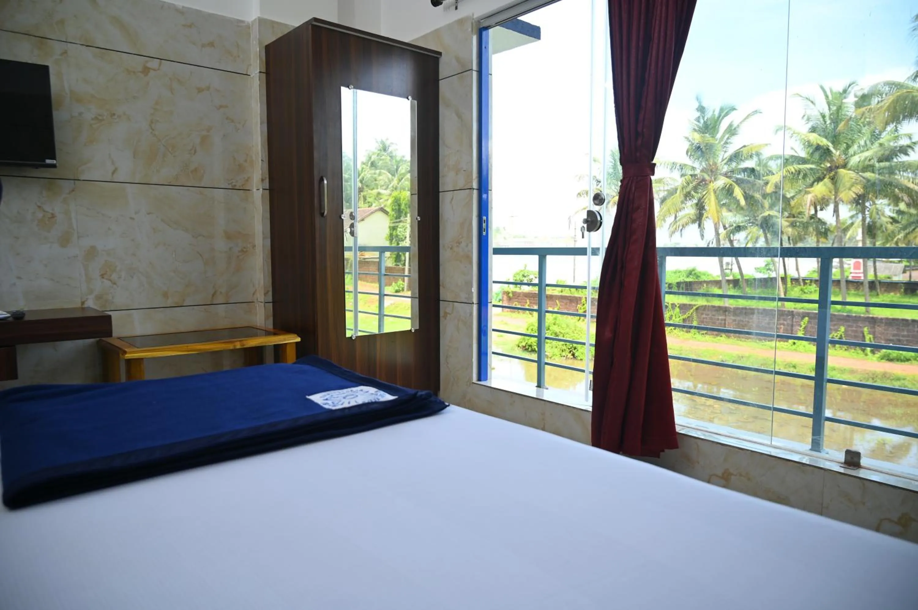 Bed in Blue Pearl Beach Guest House