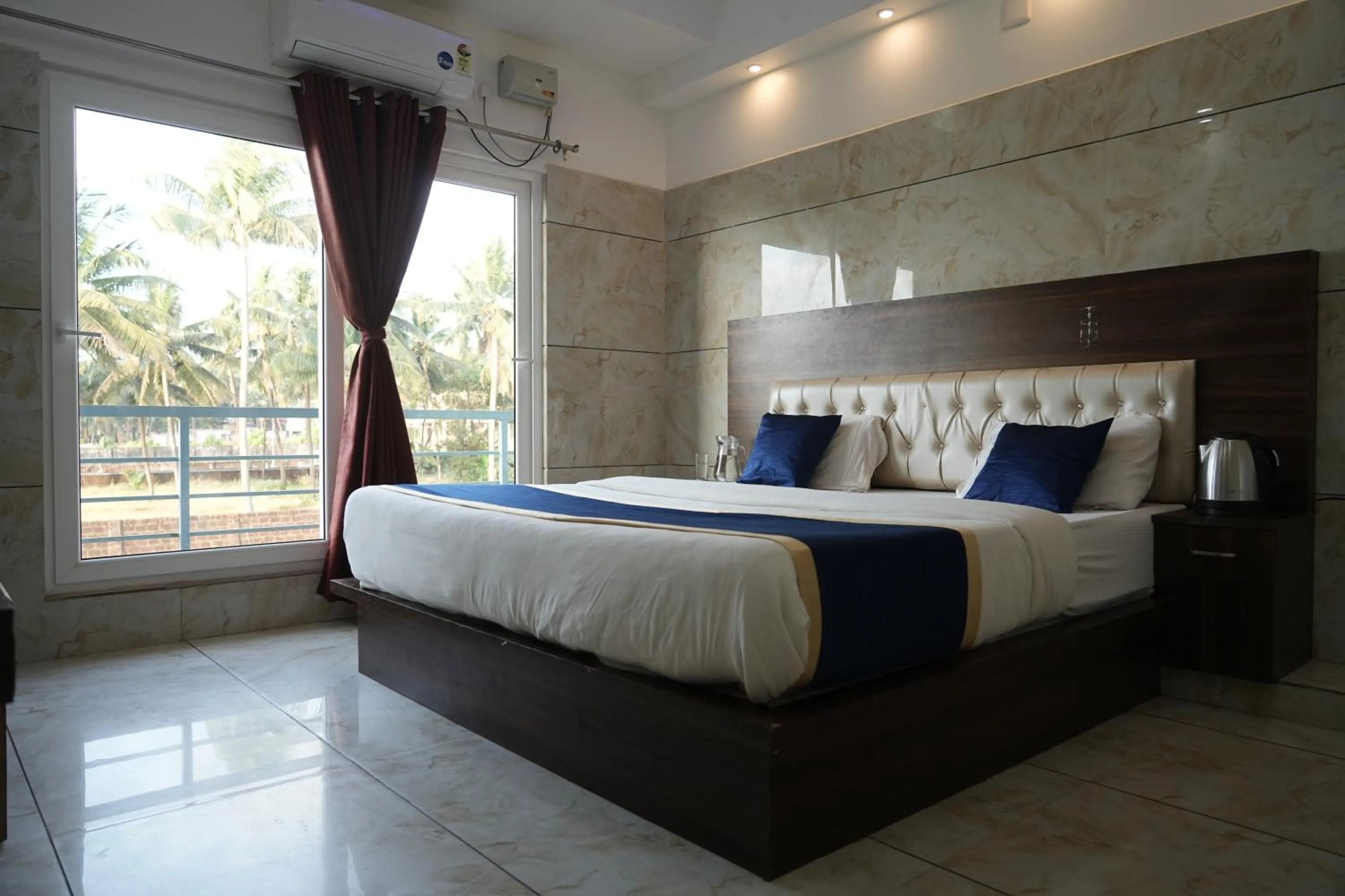 Bed in Blue Pearl Beach Guest House