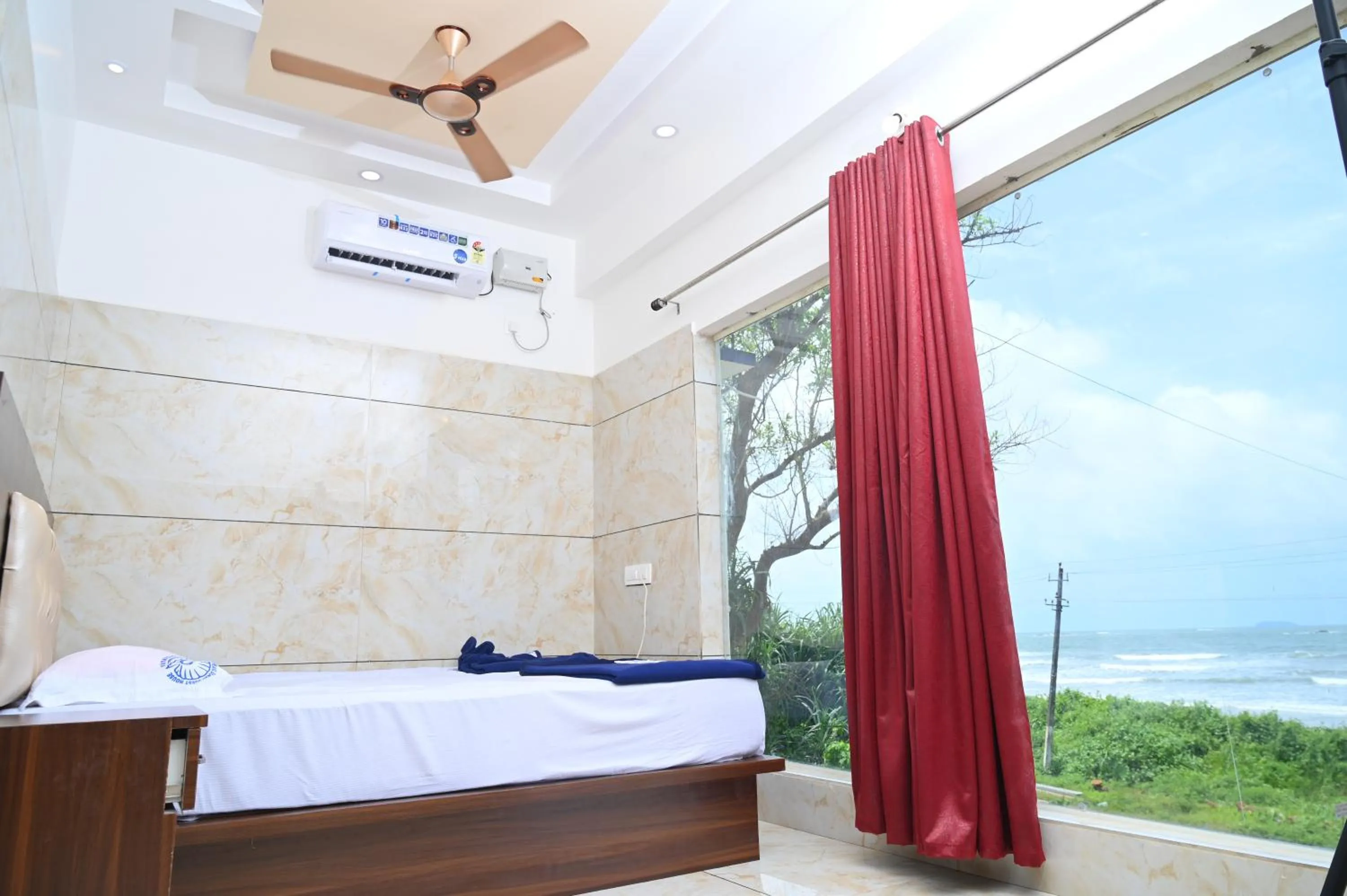 Bed in Blue Pearl Beach Guest House