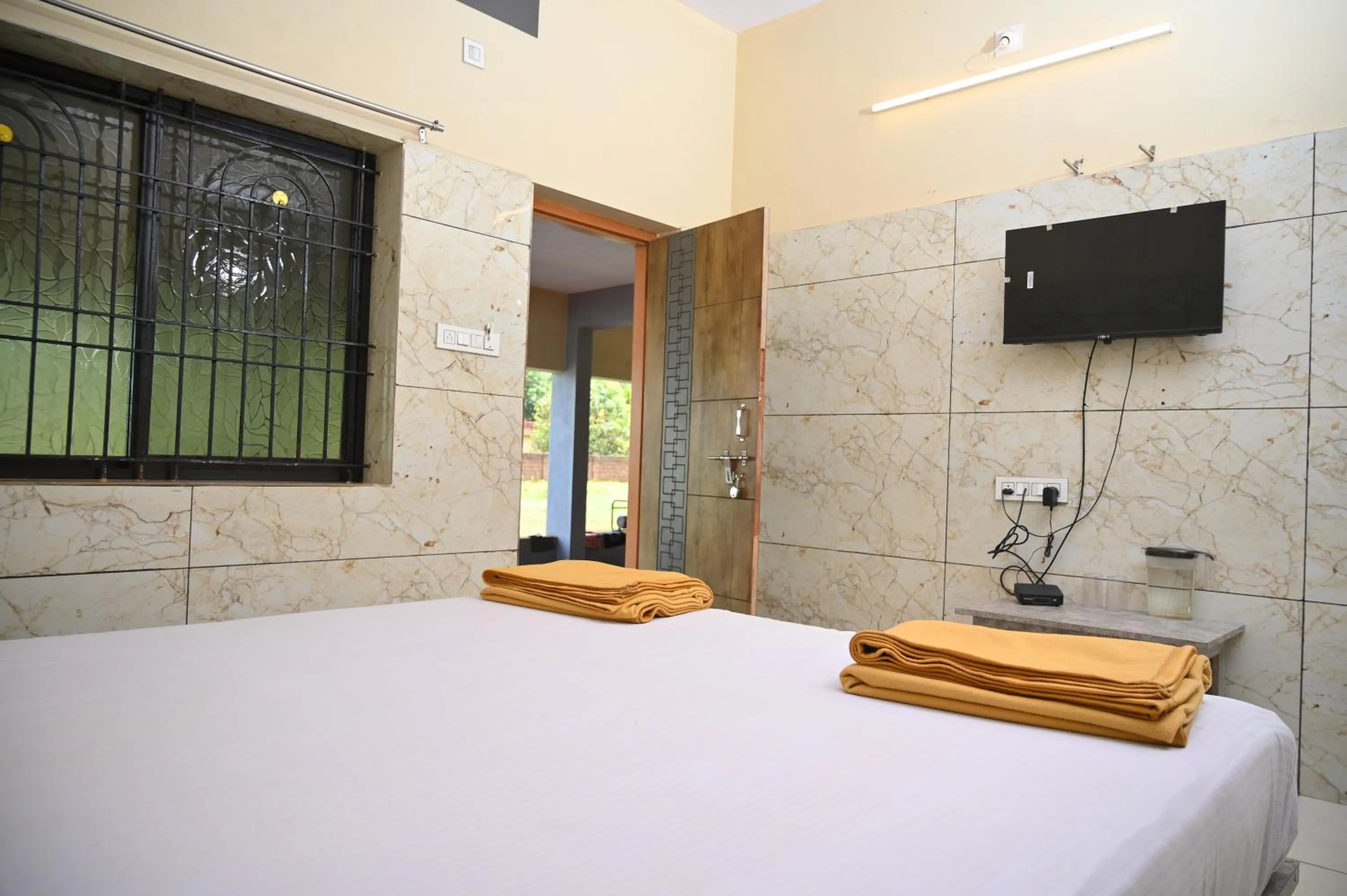 Bed in Blue Pearl Beach Guest House