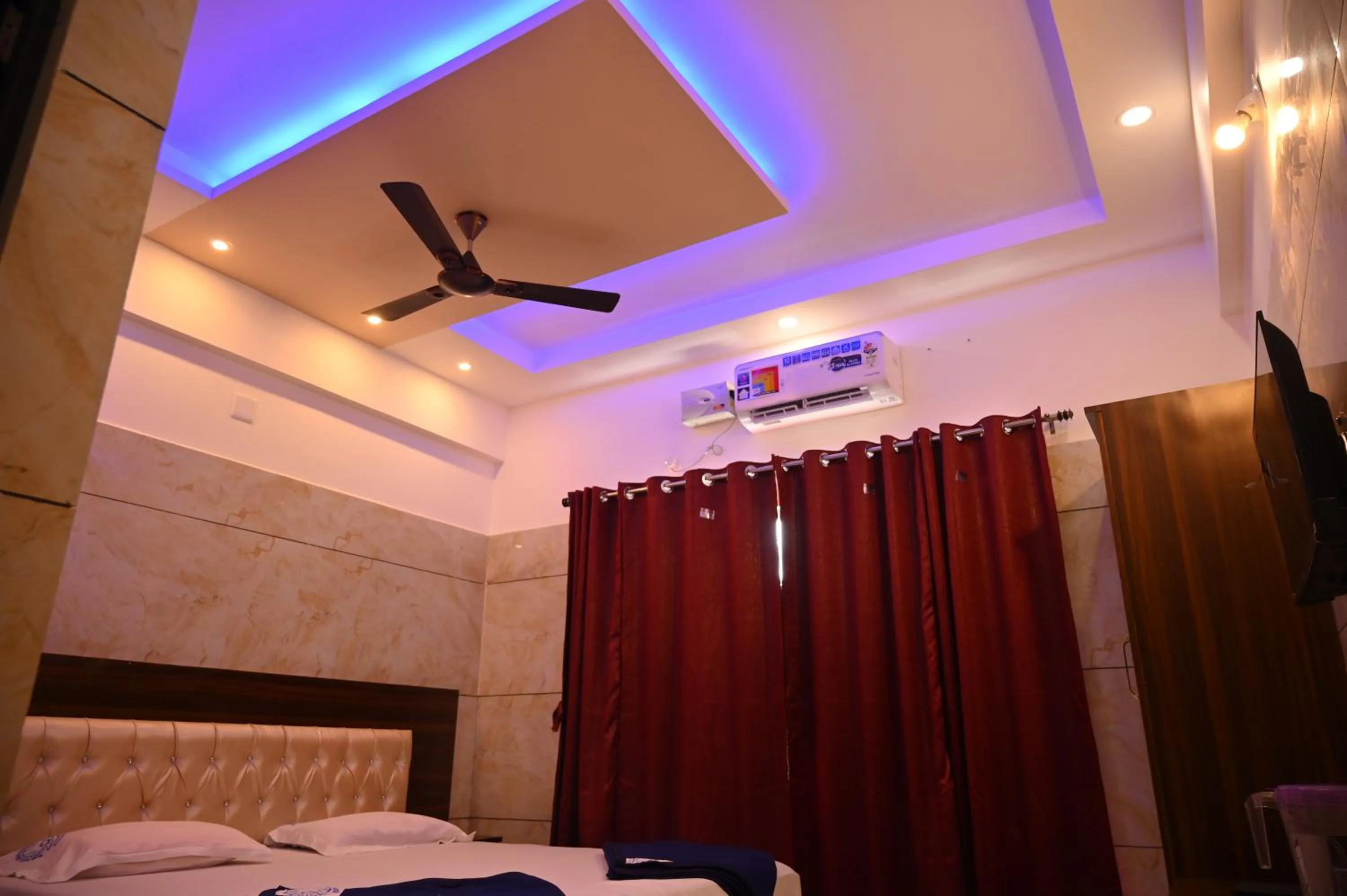 air conditioner, Bed in Blue Pearl Beach Guest House