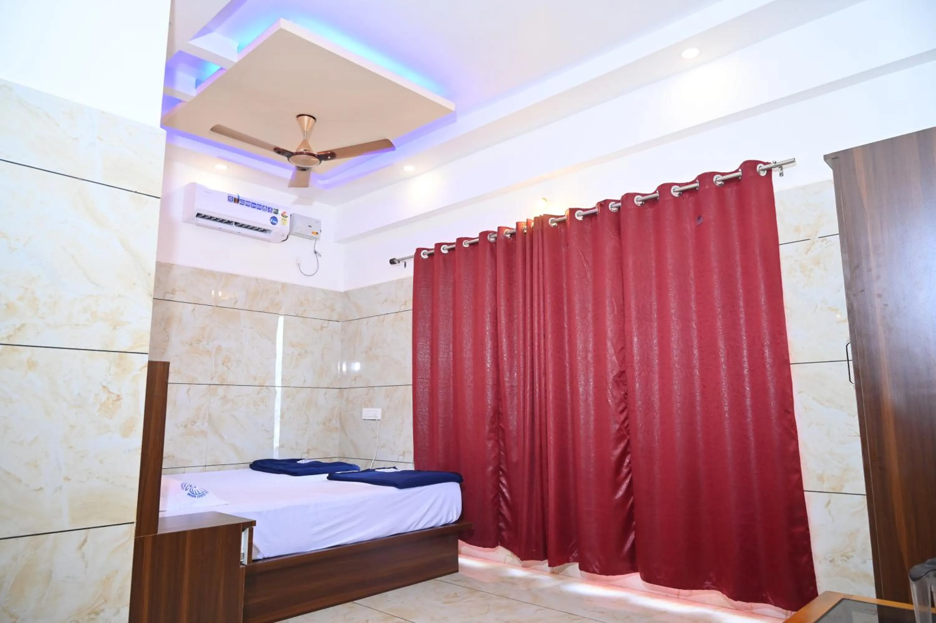 Bed in Blue Pearl Beach Guest House