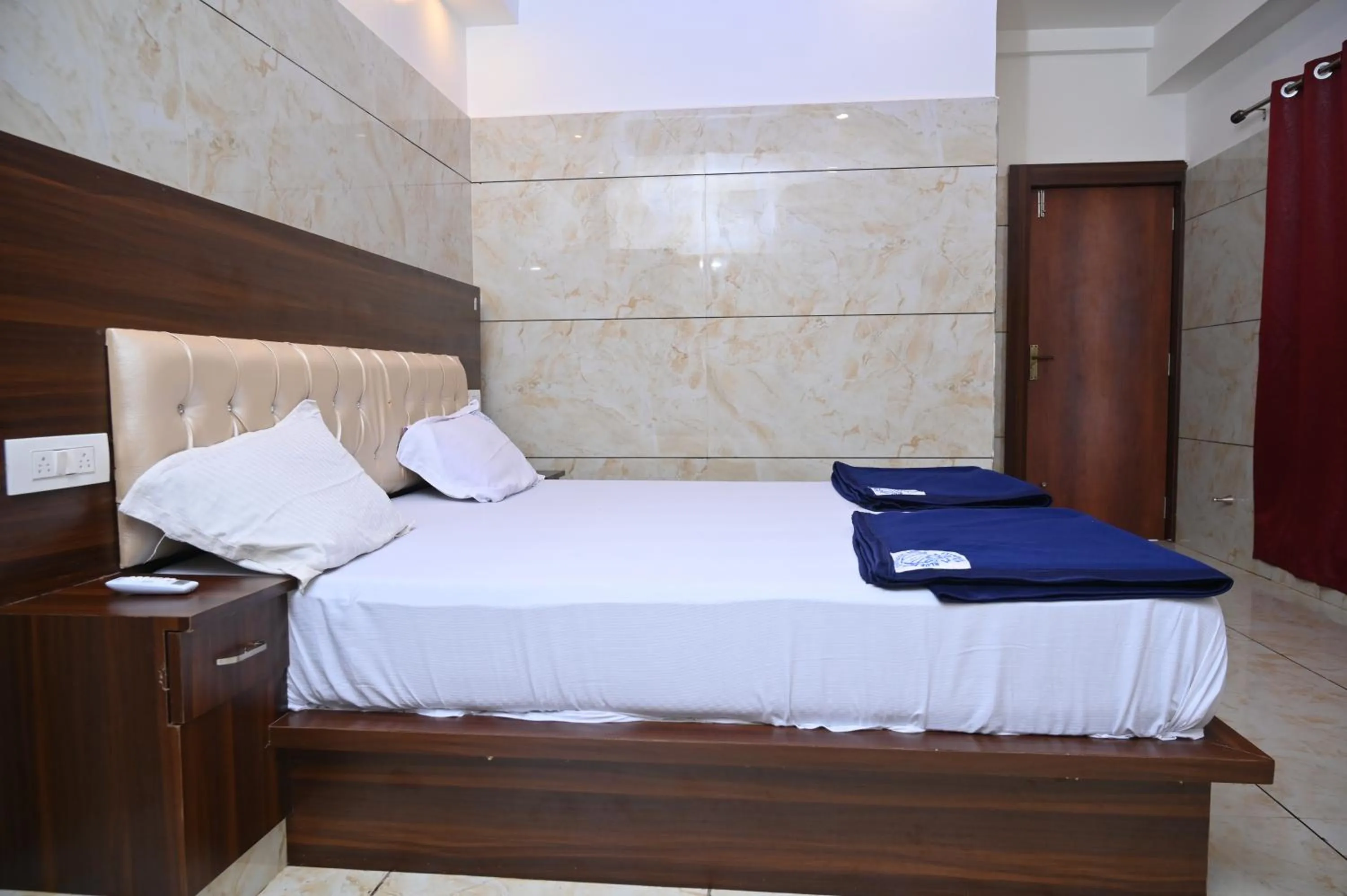 Bed in Blue Pearl Beach Guest House