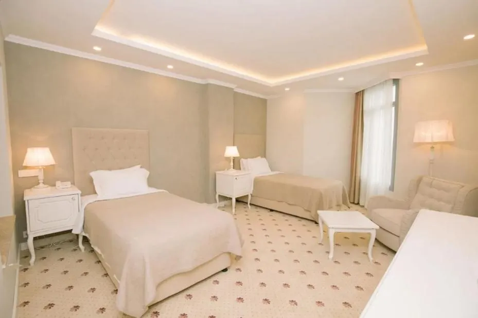 room service, Bed in Burgaz İzer Hotel