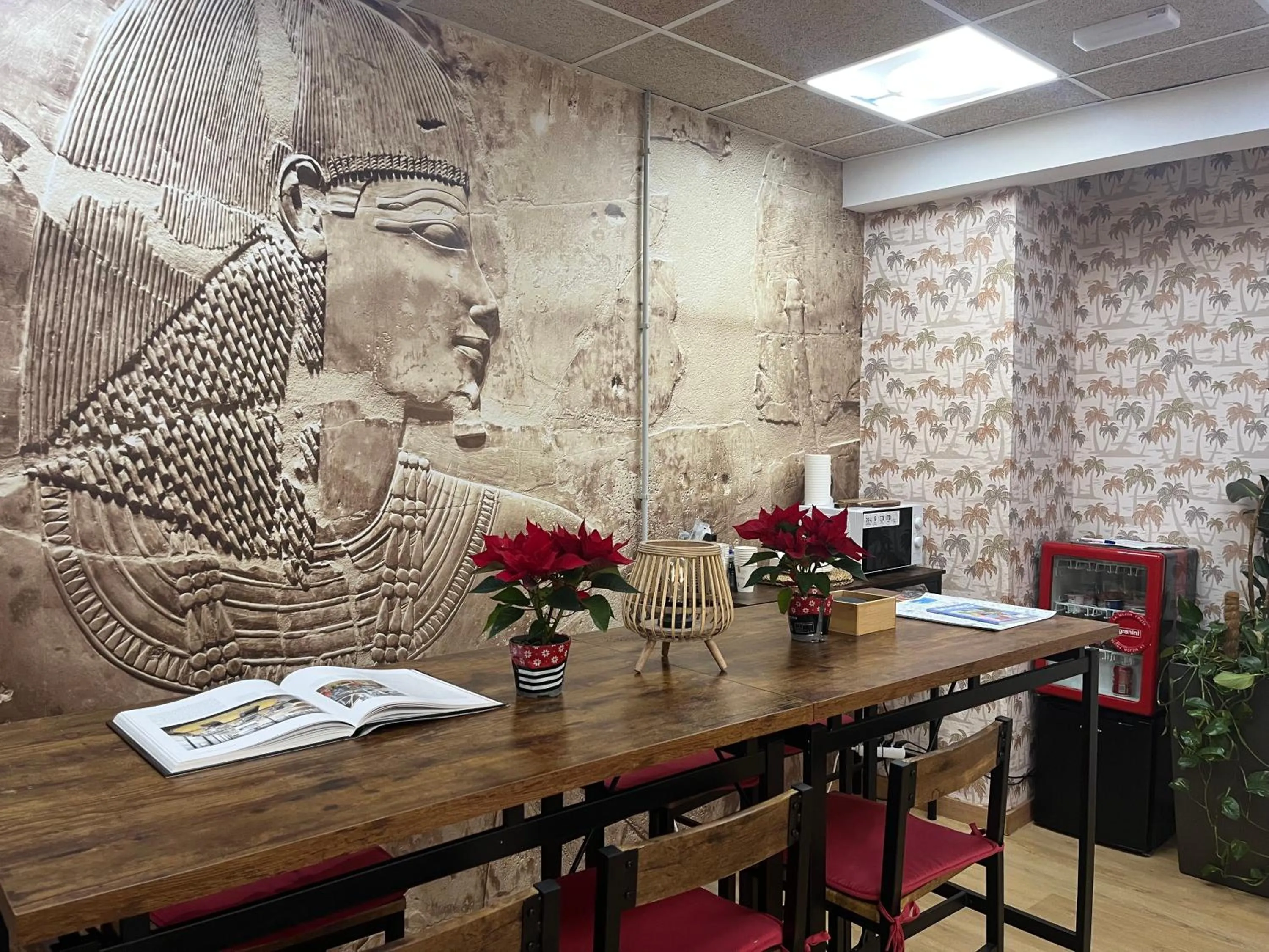 Living room in Debod Hostel