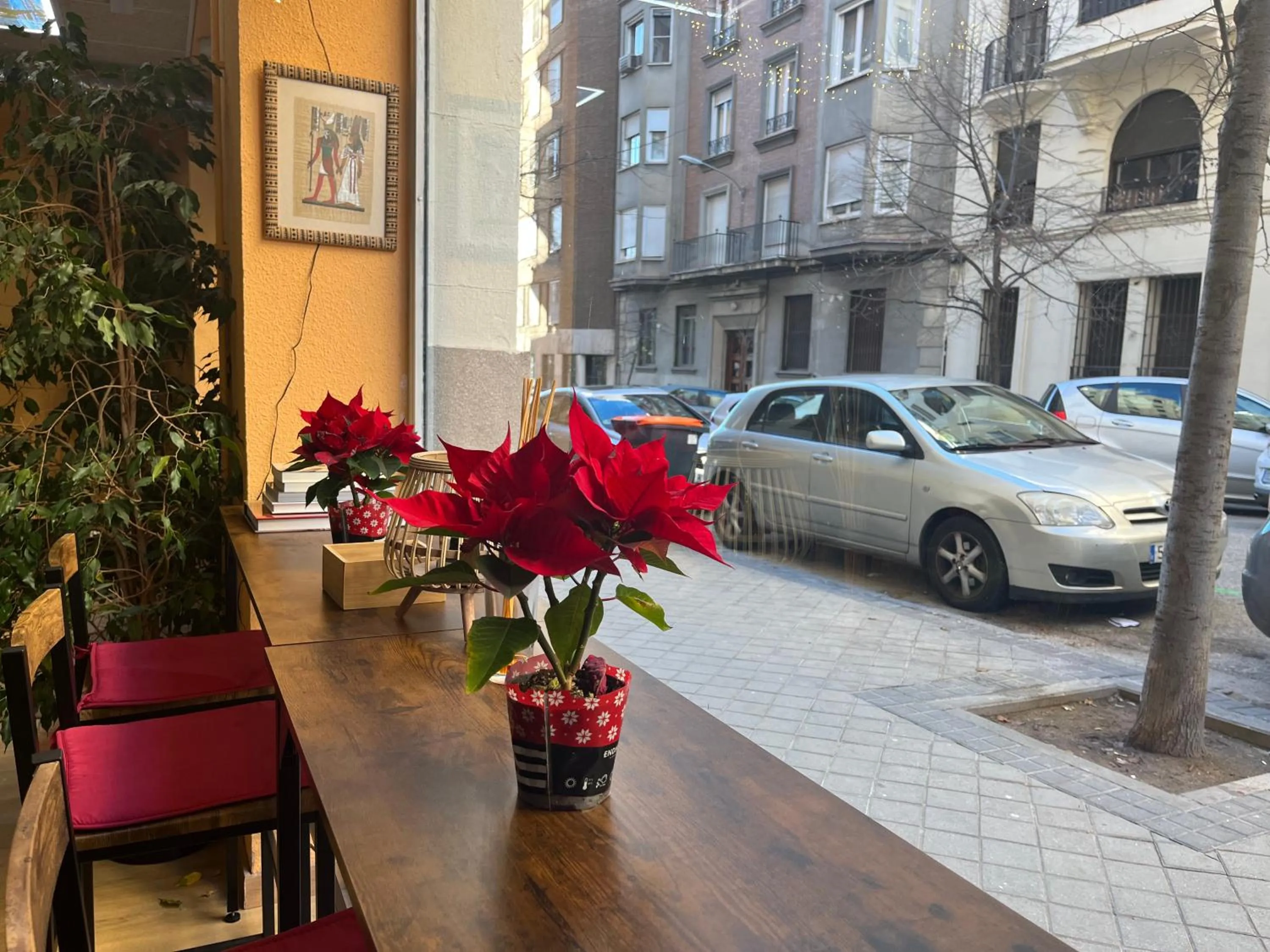Living room in Debod Hostel