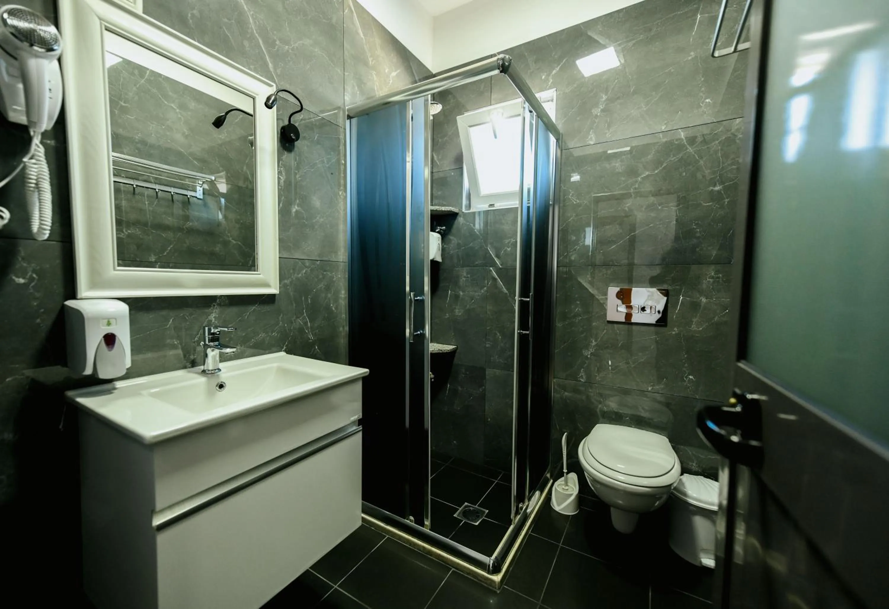 Shower in Hotel Floga