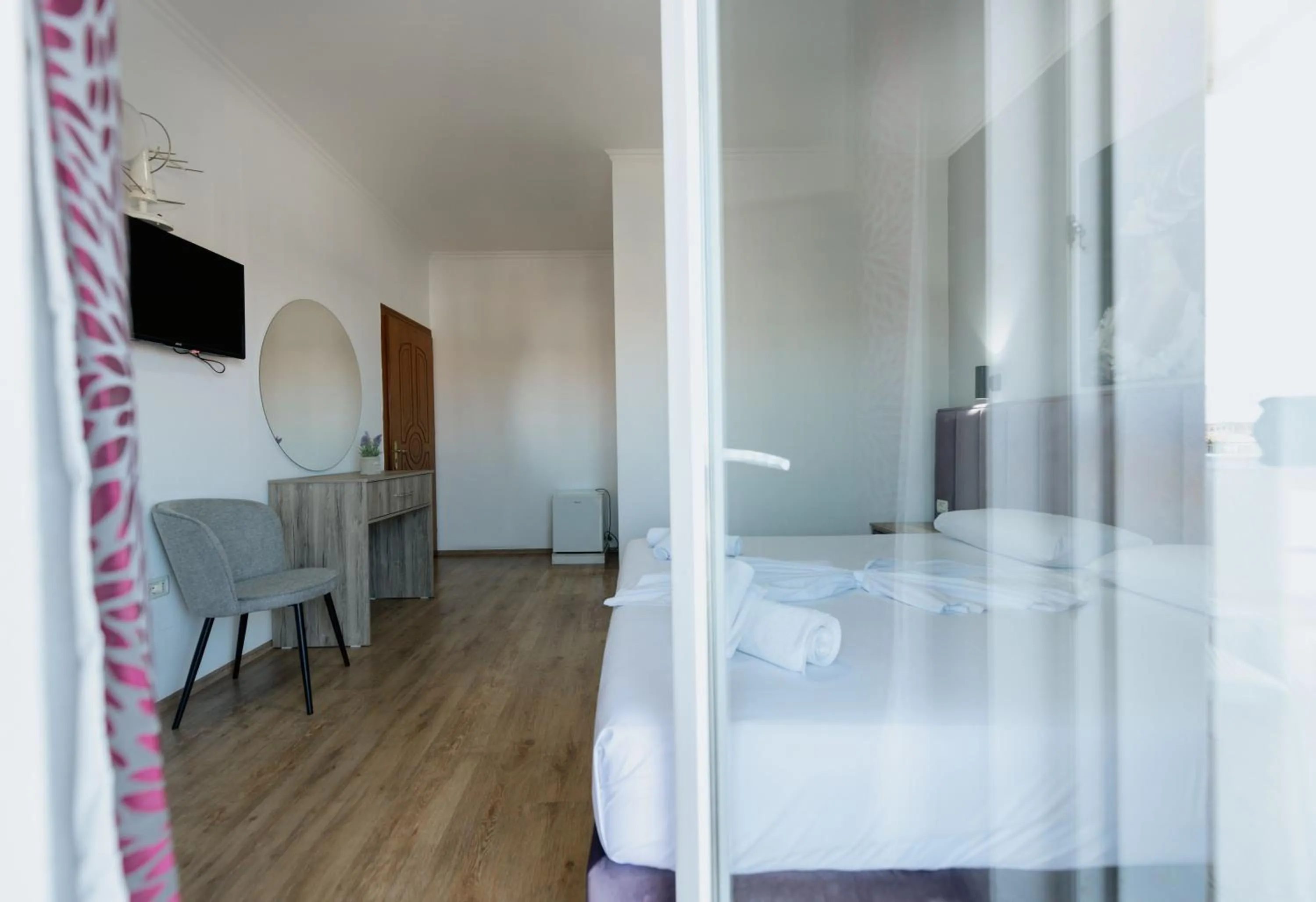 Balcony/Terrace, Bed in Hotel Floga