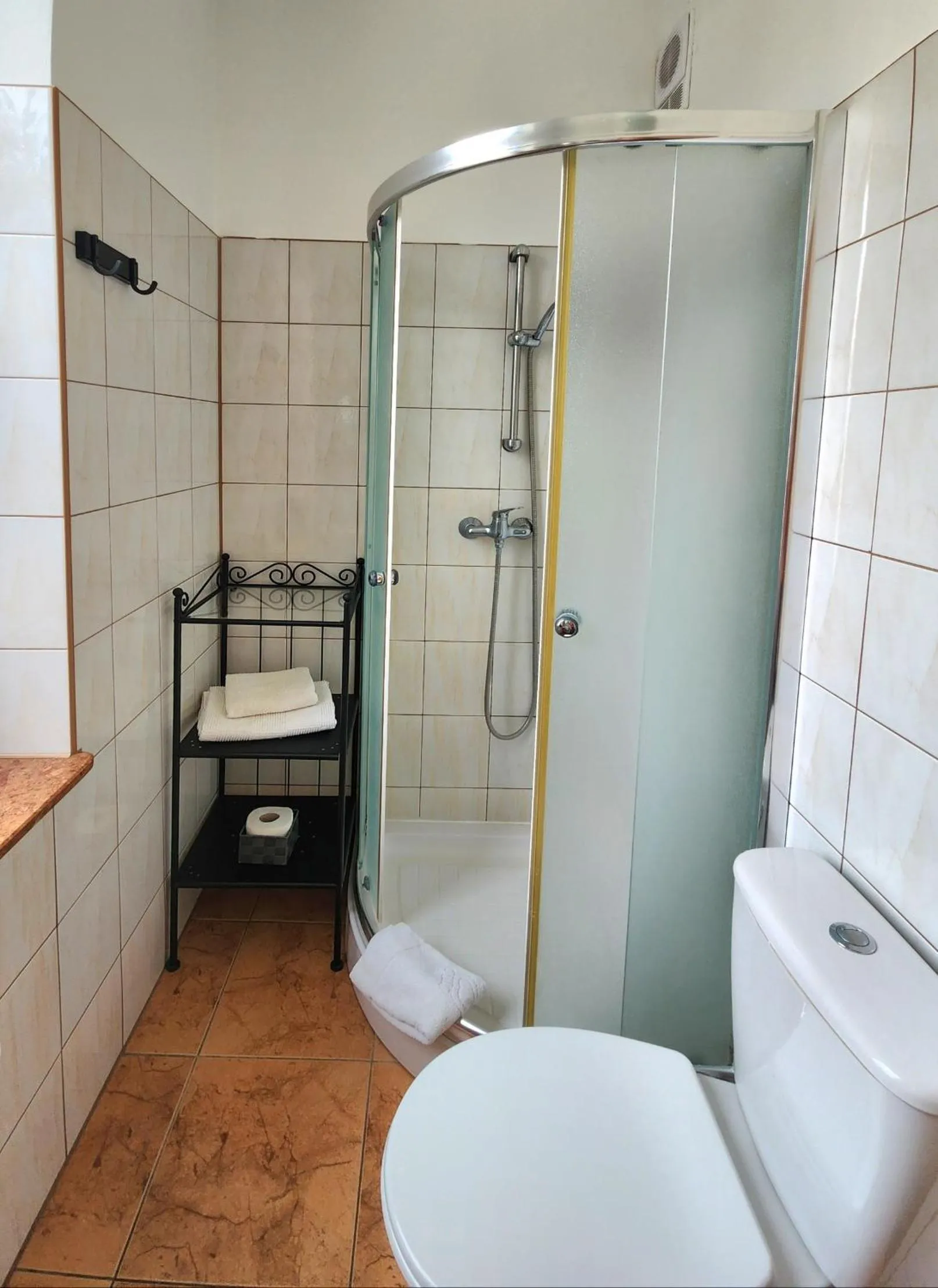 Shower in Hostel Zamość - pokoje gościnne - bezpłatny parking