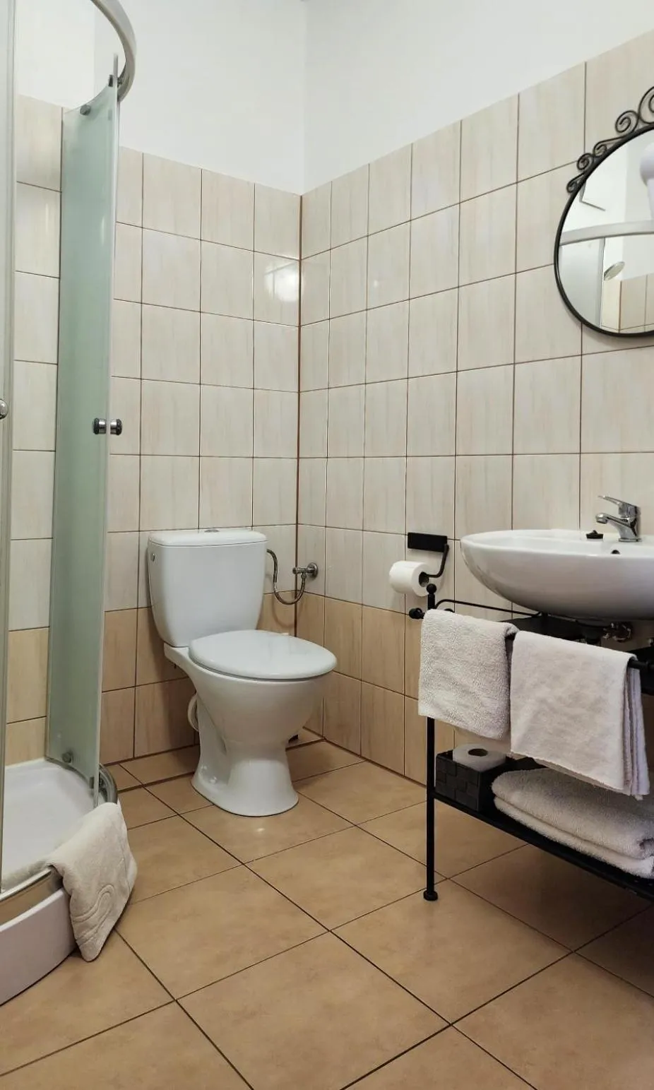 Shower in Hostel Zamość - pokoje gościnne - bezpłatny parking