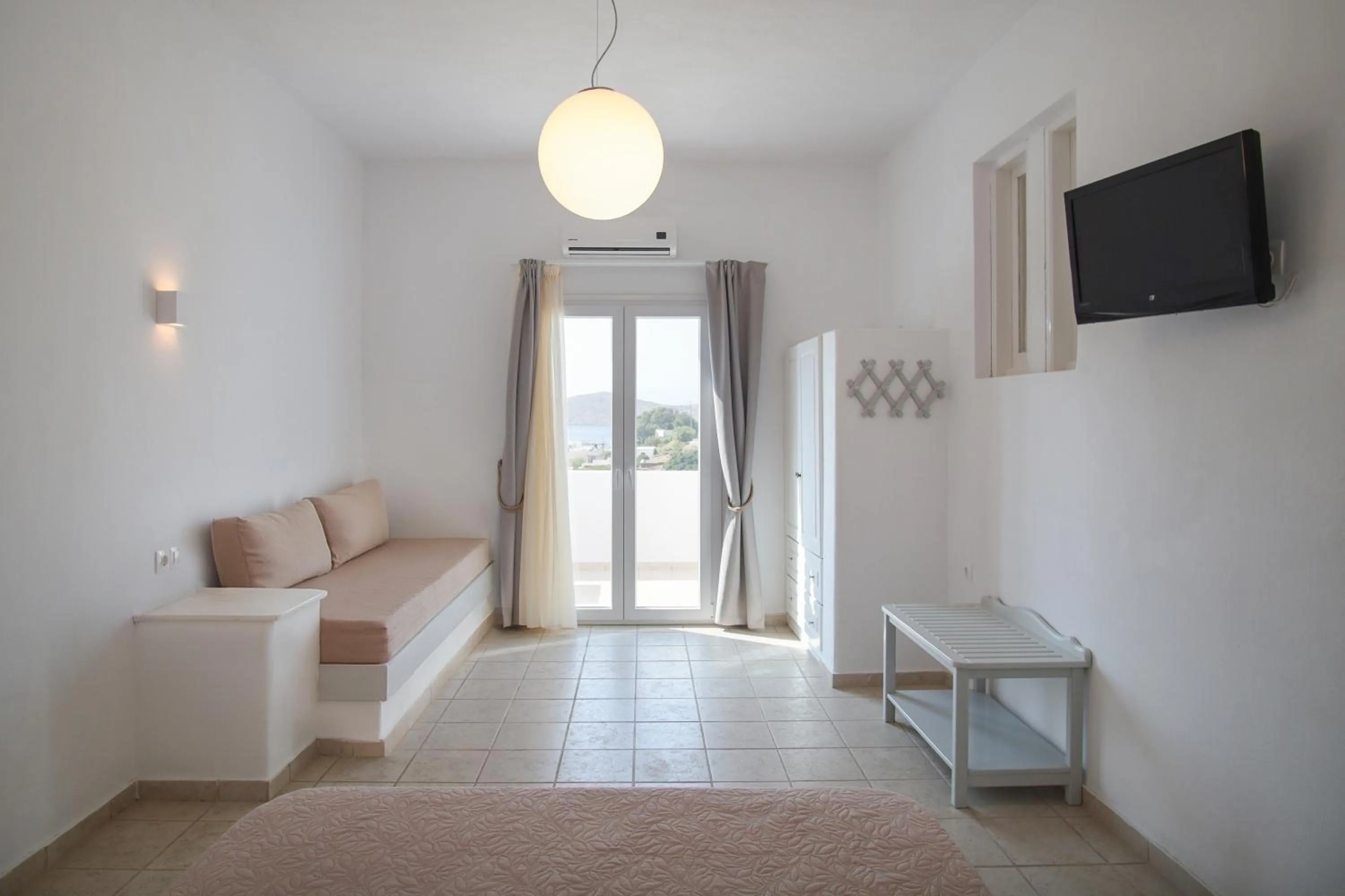 TV and multimedia, Bed in Kritikakis Village Hotel