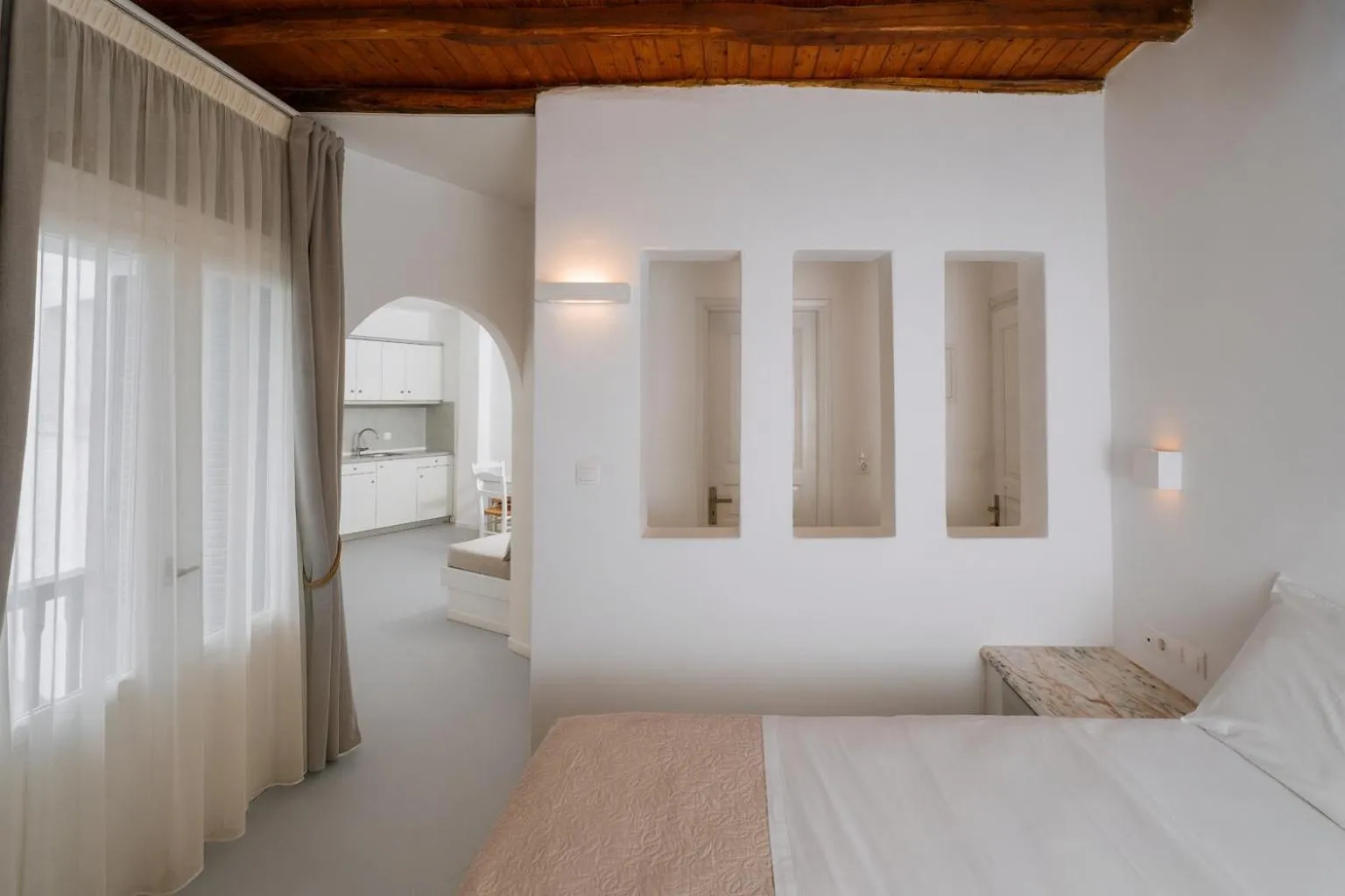 Bed in Kritikakis Village Hotel