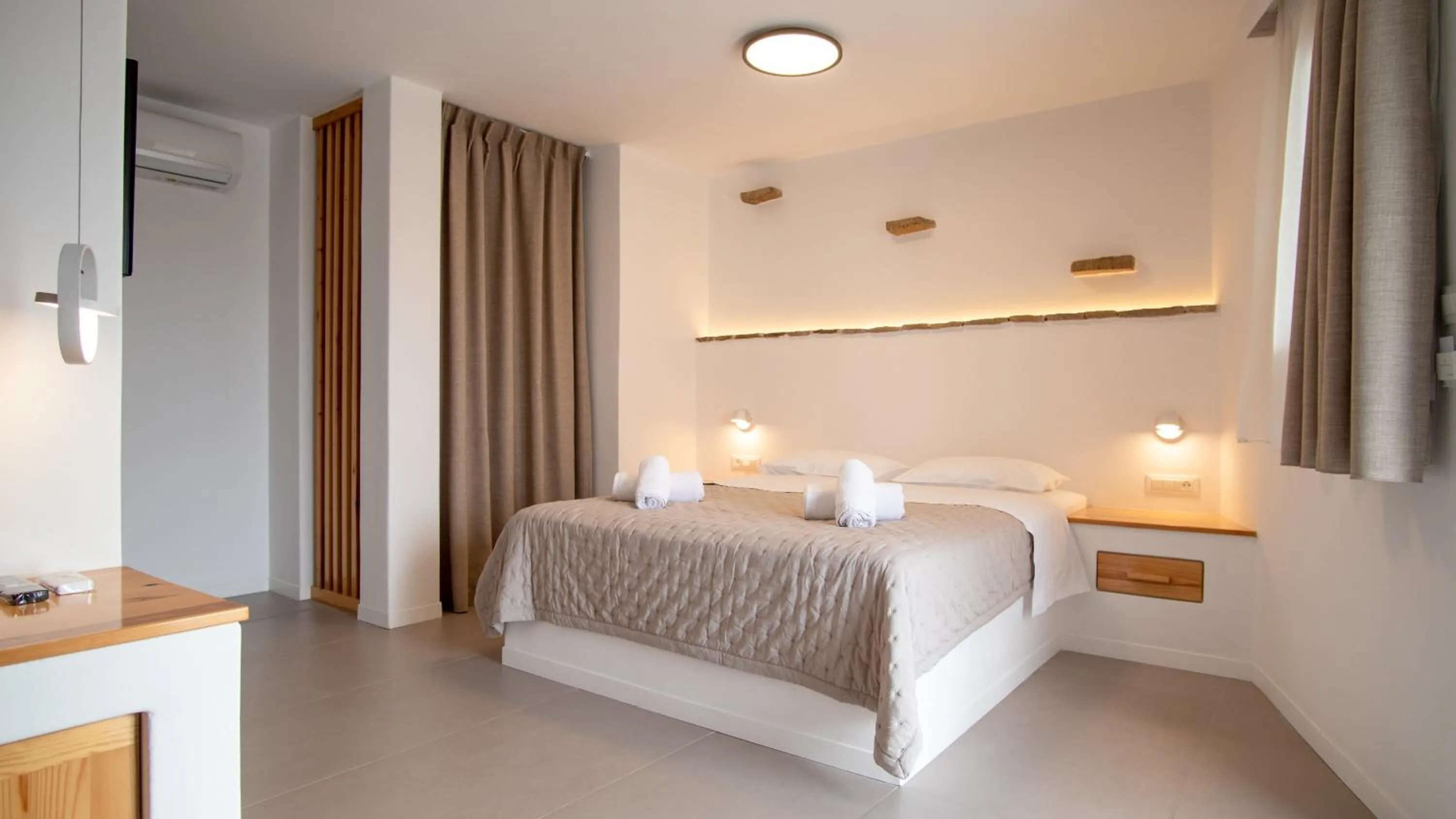 Bed in Kritikakis Village Hotel