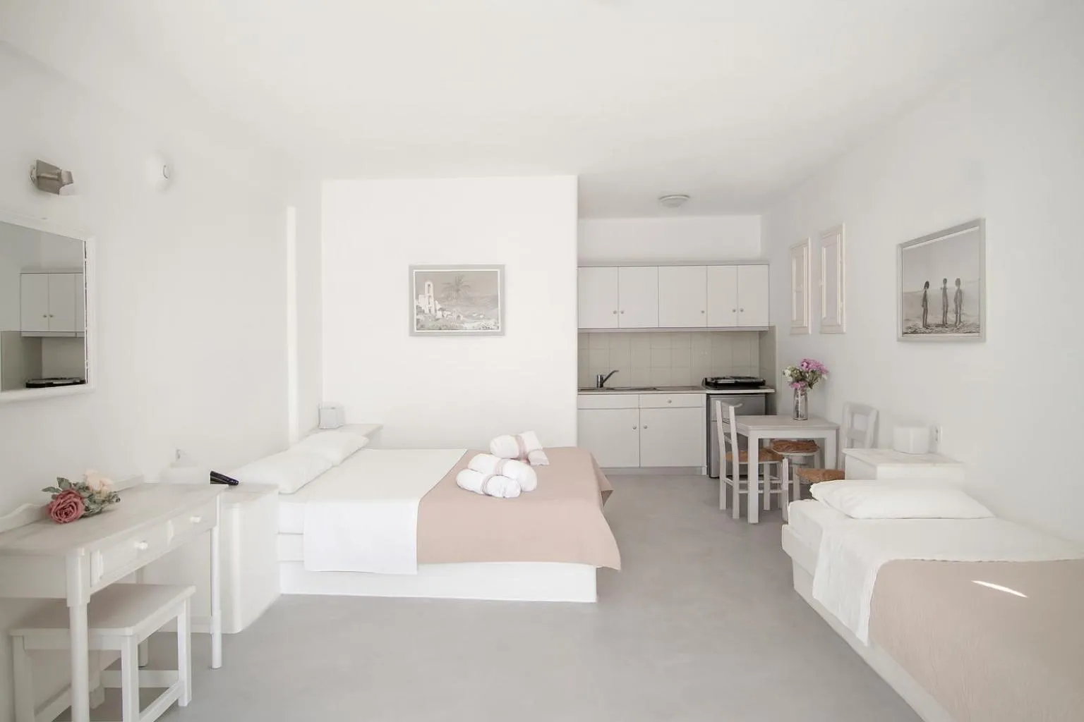 Bed in Kritikakis Village Hotel