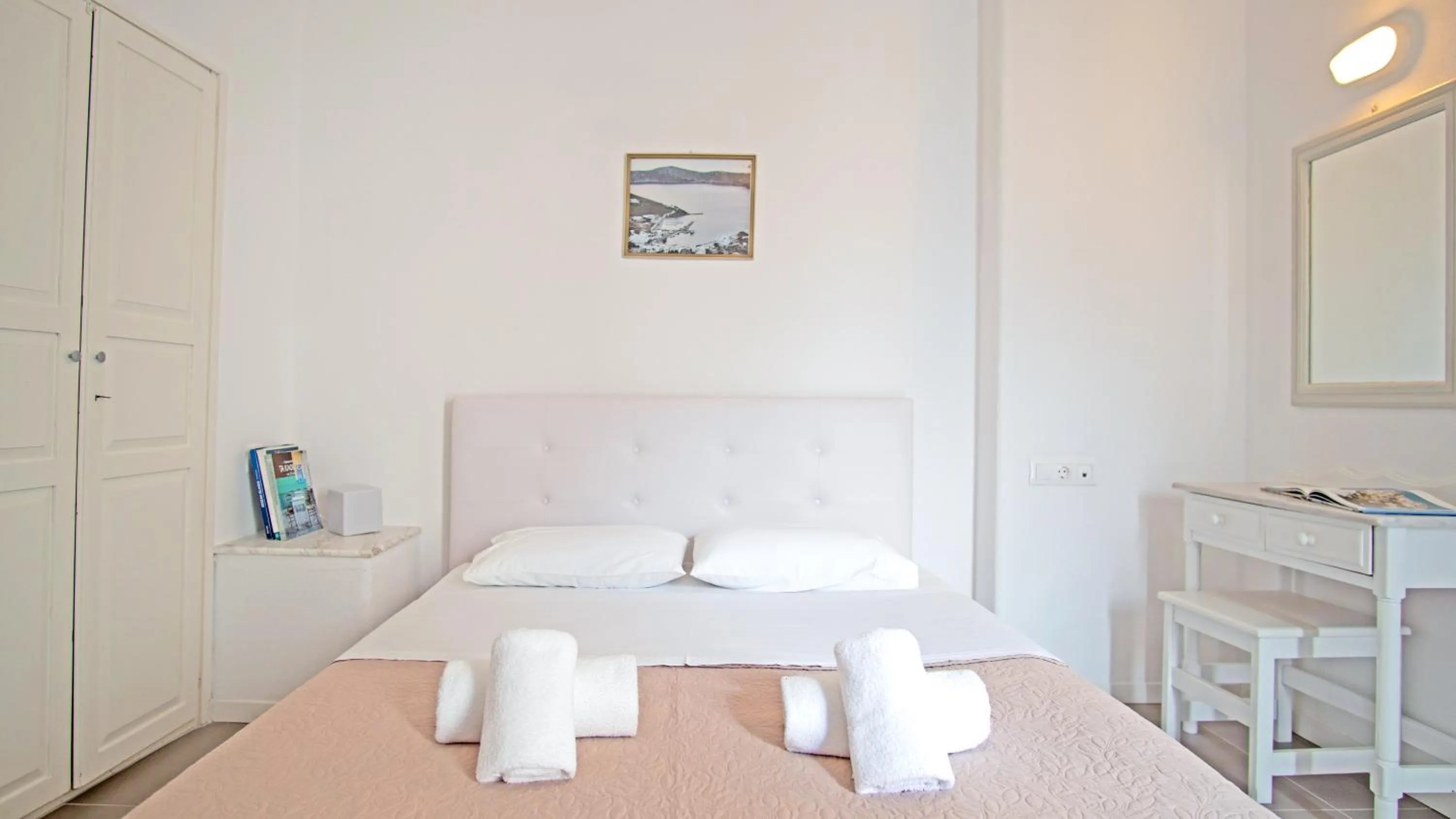 Bed in Kritikakis Village Hotel