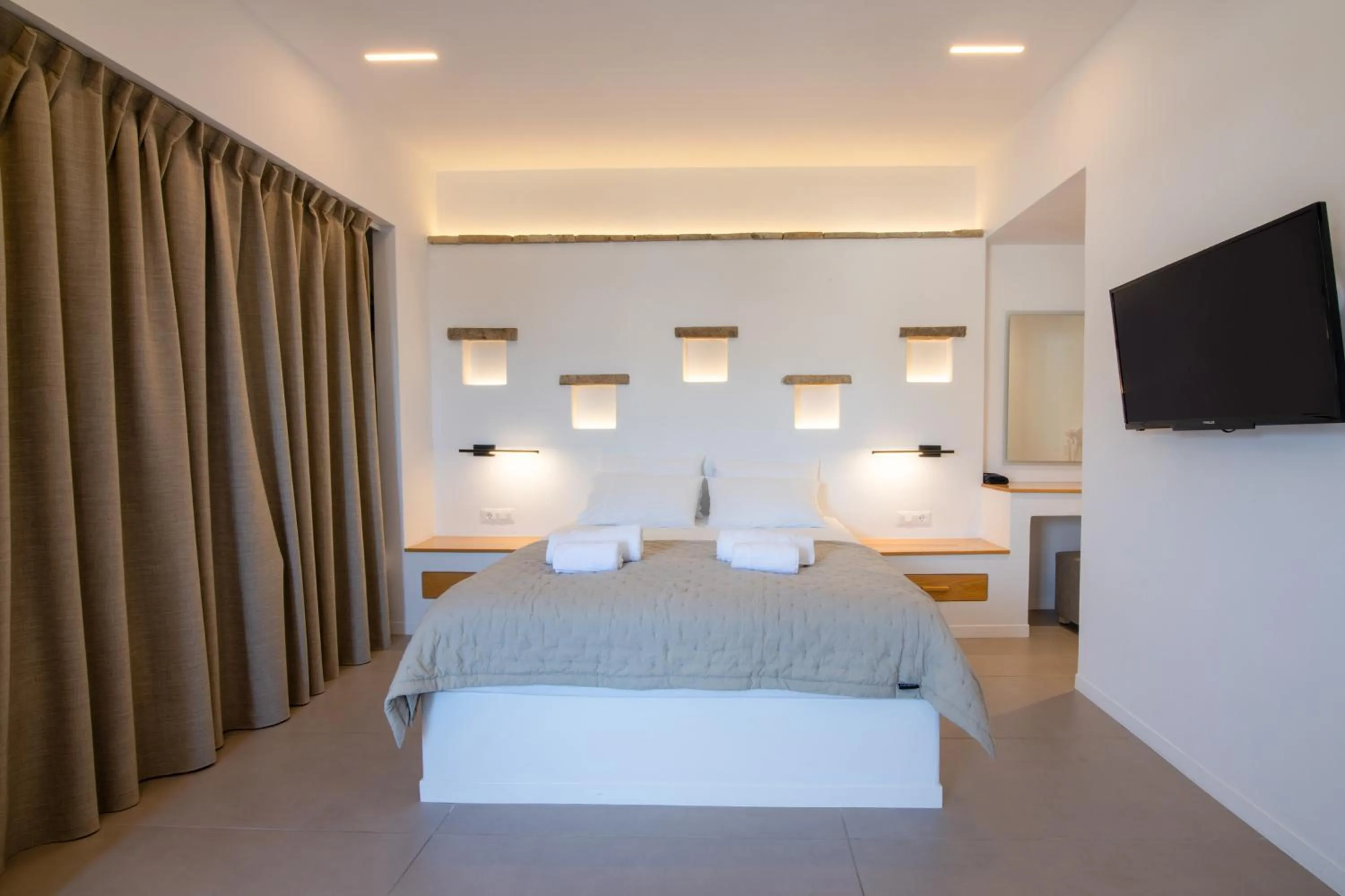 Bed in Kritikakis Village Hotel